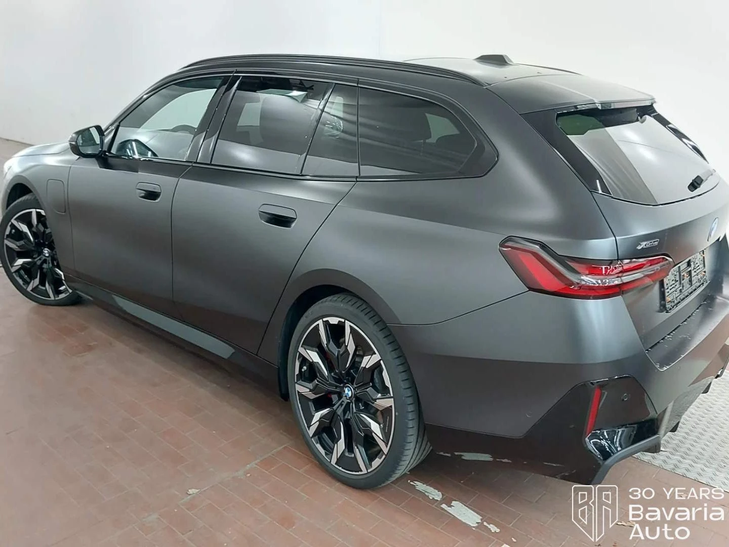 BMW 550 e xDrive Touring M Sport Paket Steptronic, снимка 2 - Автомобили и джипове - 54044557