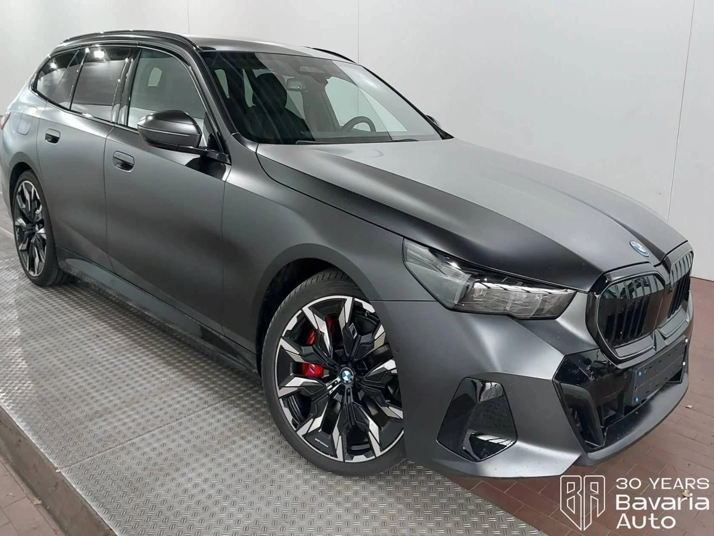 BMW 550 e xDrive Touring M Sport Paket Steptronic, снимка 4 - Автомобили и джипове - 54044557