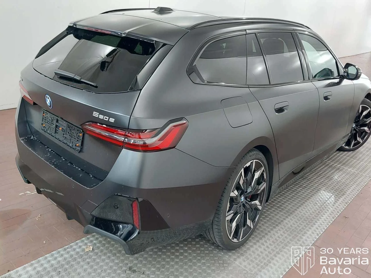 BMW 550 e xDrive Touring M Sport Paket Steptronic, снимка 3 - Автомобили и джипове - 54044557