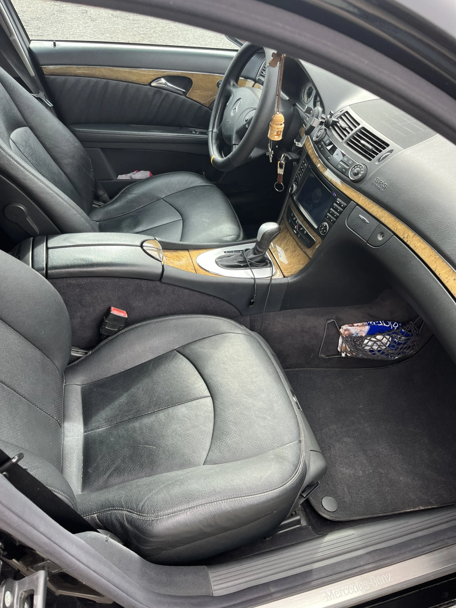 Mercedes-Benz E 280 Avantgarde, снимка 9 - Автомобили и джипове - 54496008
