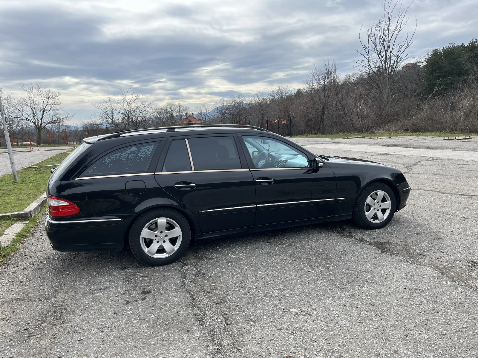 Mercedes-Benz E 280 Avantgarde, снимка 4 - Автомобили и джипове - 54496008