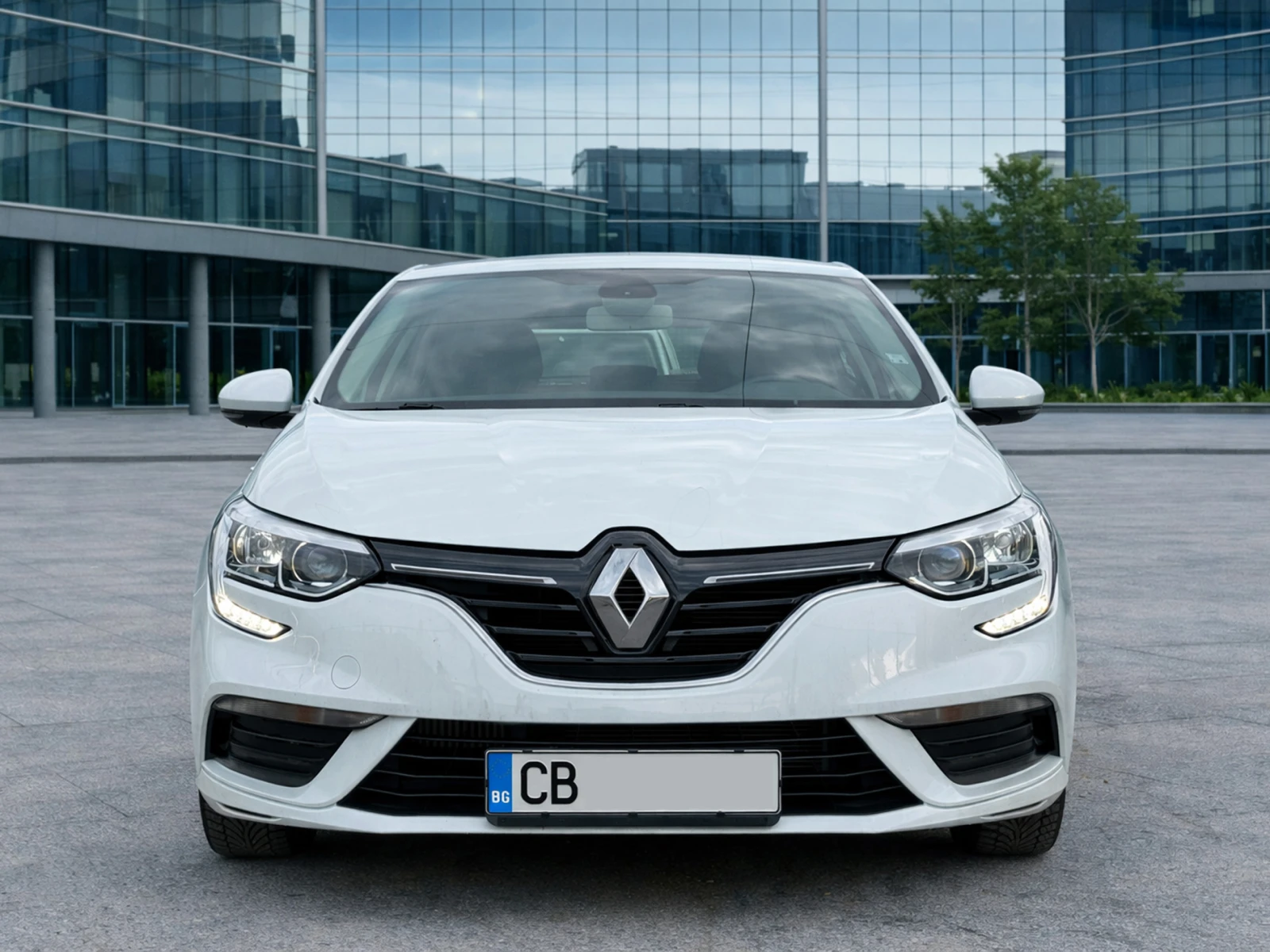 Renault Megane 1.4 TCE, снимка 2 - Автомобили и джипове - 54641085