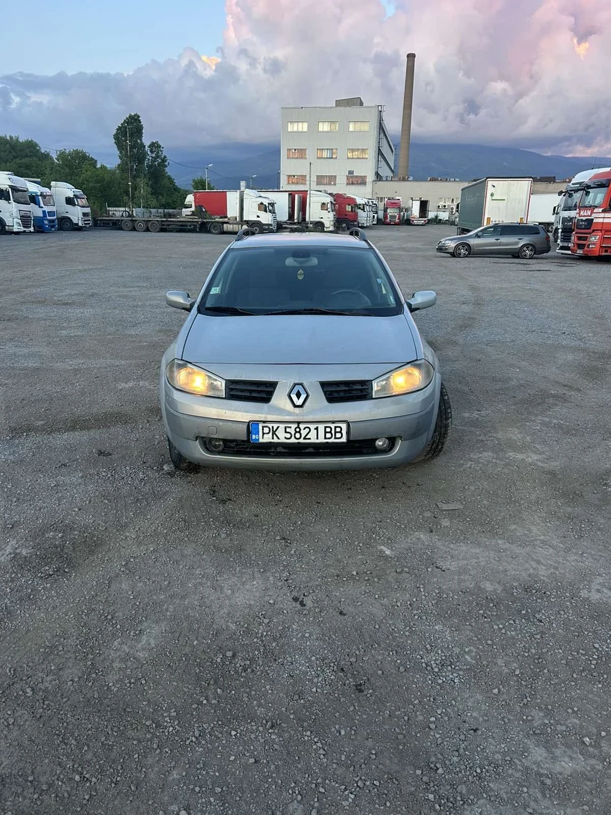 Renault Megane Комби, снимка 2 - Автомобили и джипове - 54667532