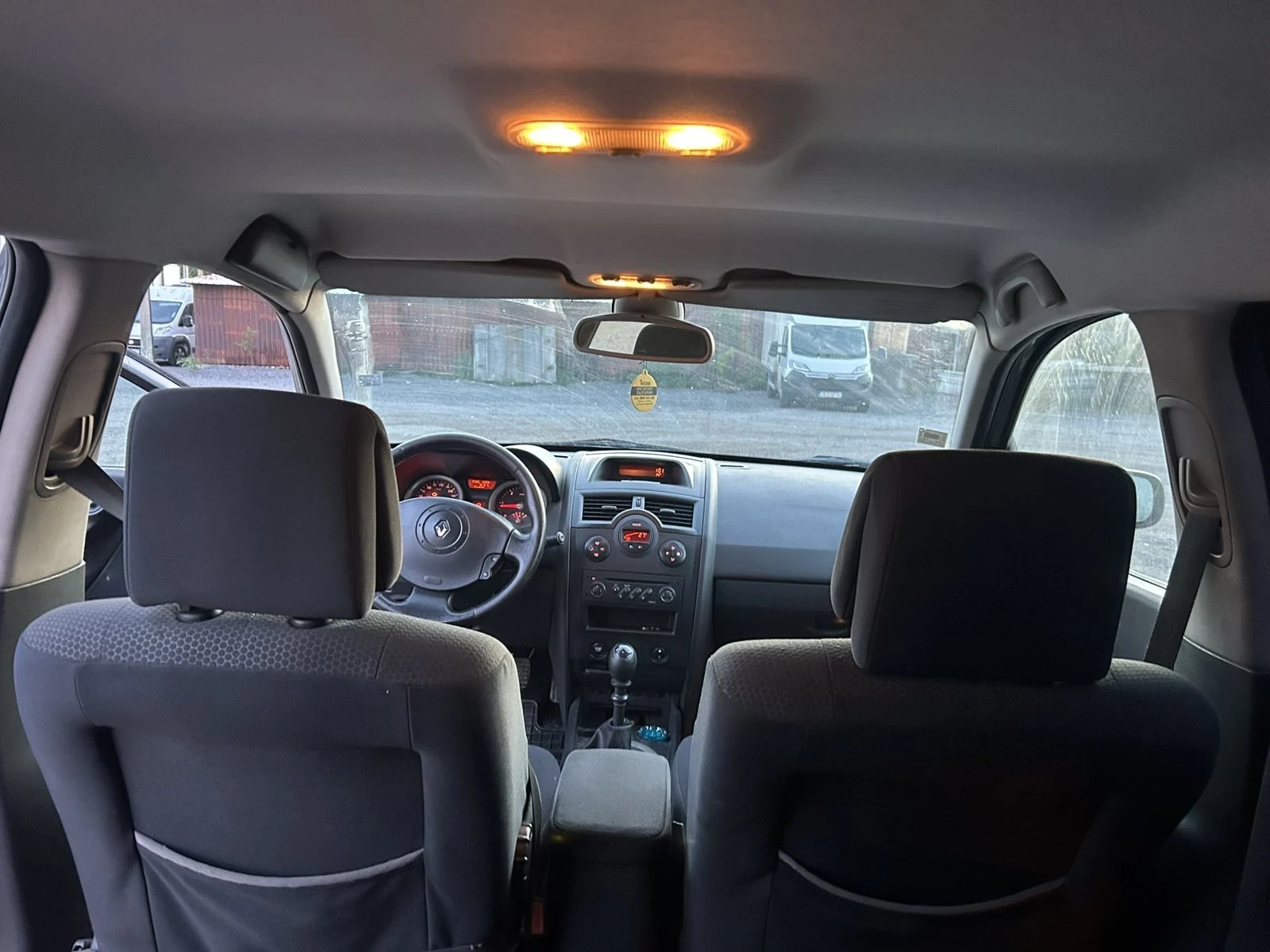 Renault Megane Комби, снимка 8 - Автомобили и джипове - 54667532