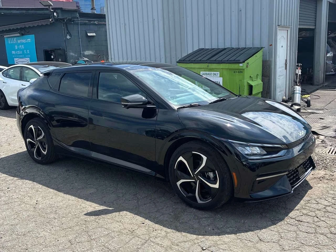 Kia EV6 * Land w/GT Line Pkg AWD * CARFAX * БЕЗ ПЪРВОНАЧАЛ, снимка 3 - Автомобили и джипове - 55422757