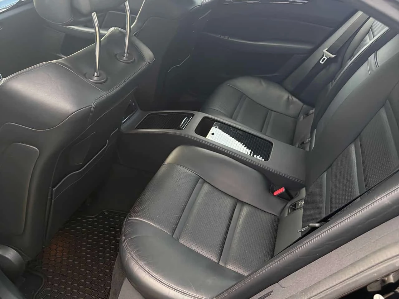 Mercedes-Benz CLS 63 AMG CARFAX, снимка 10 - Автомобили и джипове - 55834126