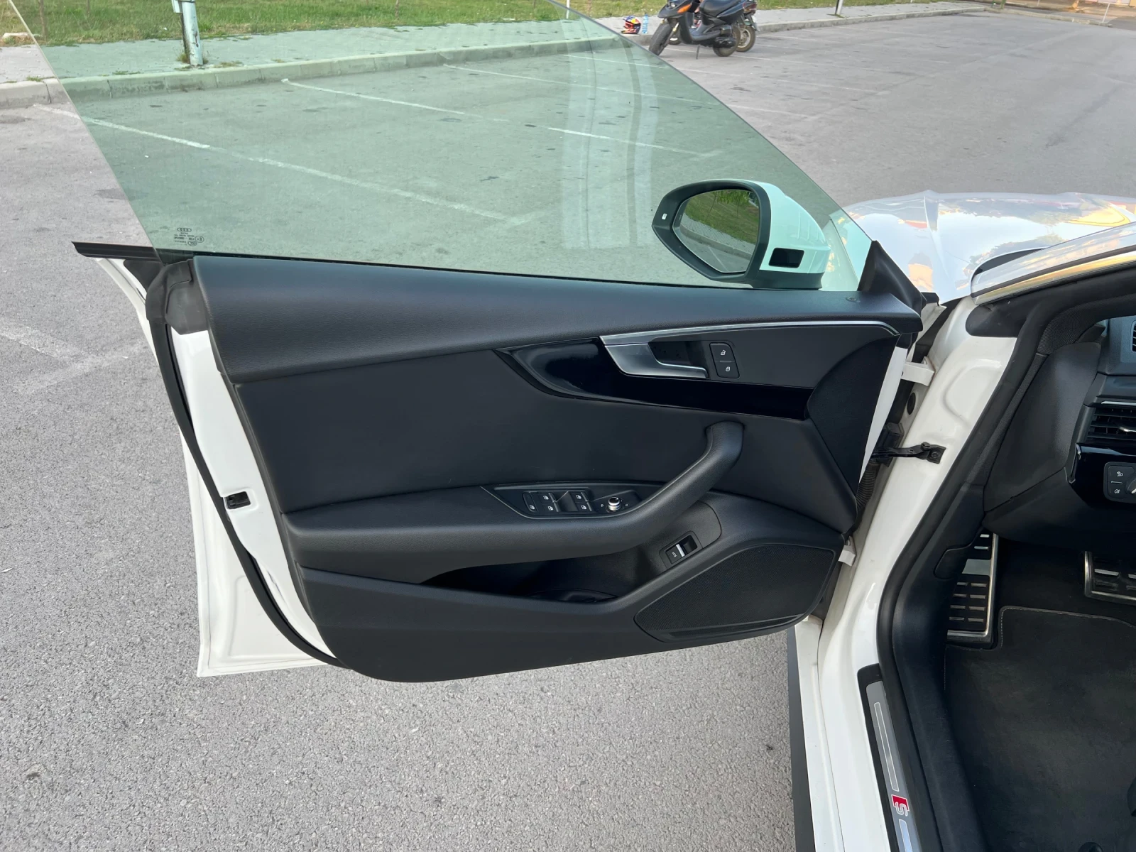 Audi A5 40TDI/FULL S-LINE/PANORAMA/VIRTUAL/QUATTRO/LED, снимка 9 - Автомобили и джипове - 56114183