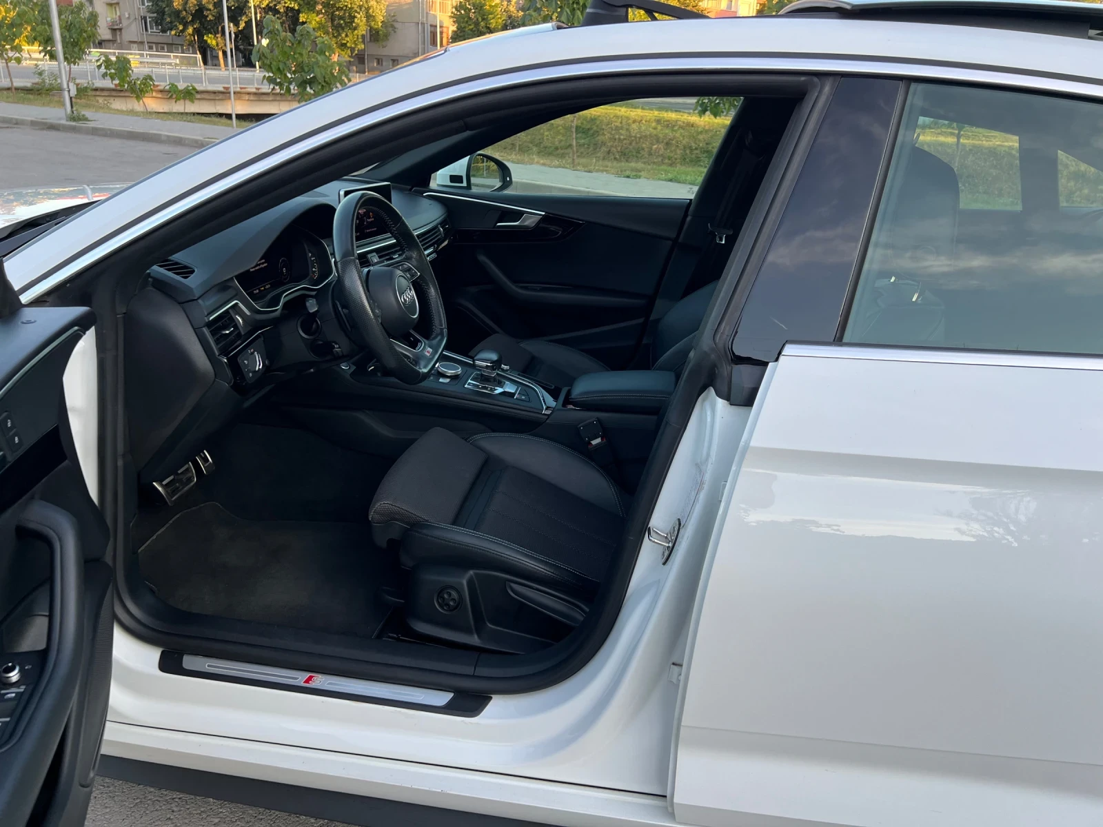 Audi A5 40TDI/FULL S-LINE/PANORAMA/VIRTUAL/QUATTRO/LED, снимка 10 - Автомобили и джипове - 56114183
