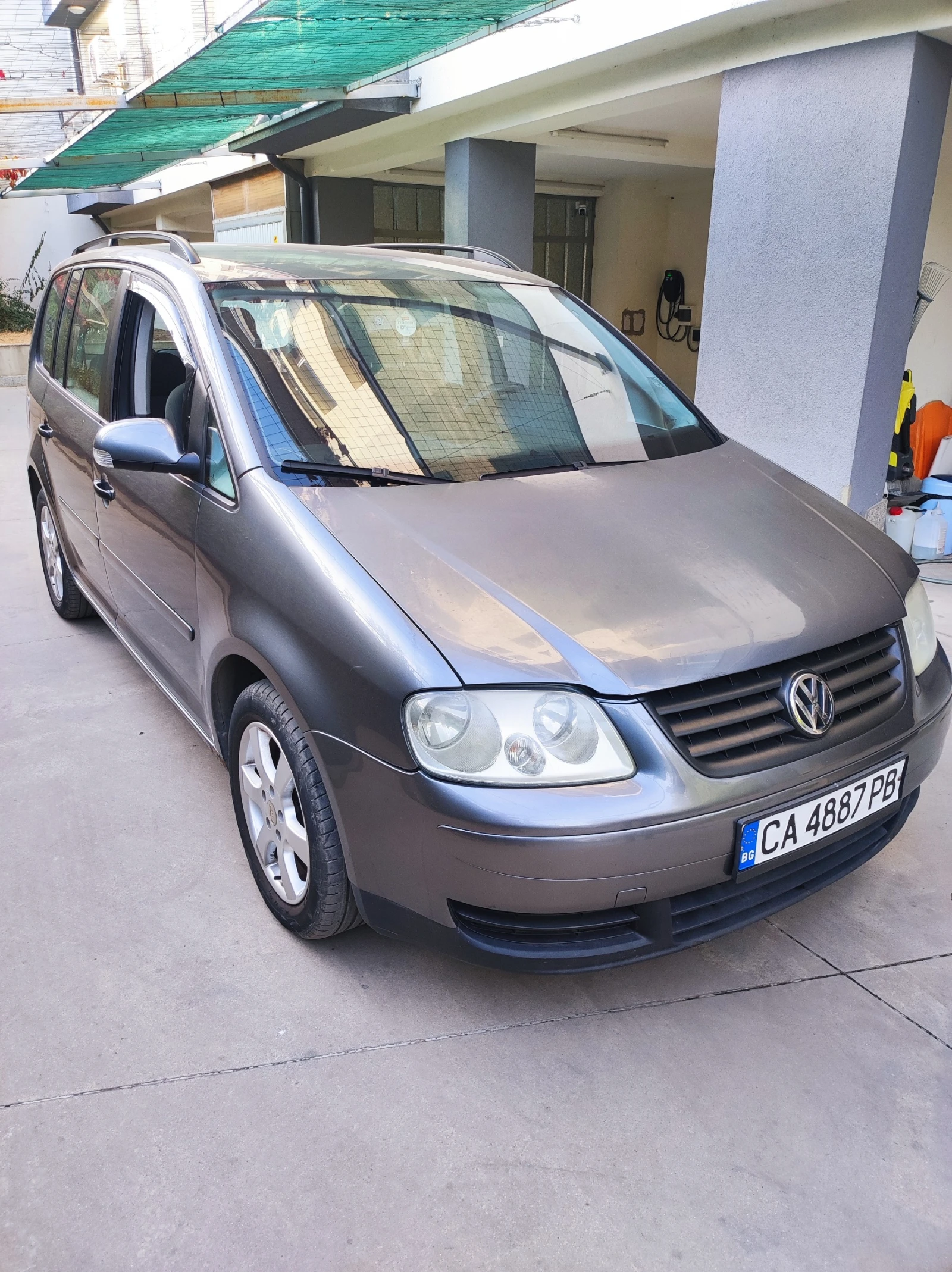 VW Touran 1, 9 TDI, снимка 2 - Автомобили и джипове - 56408013