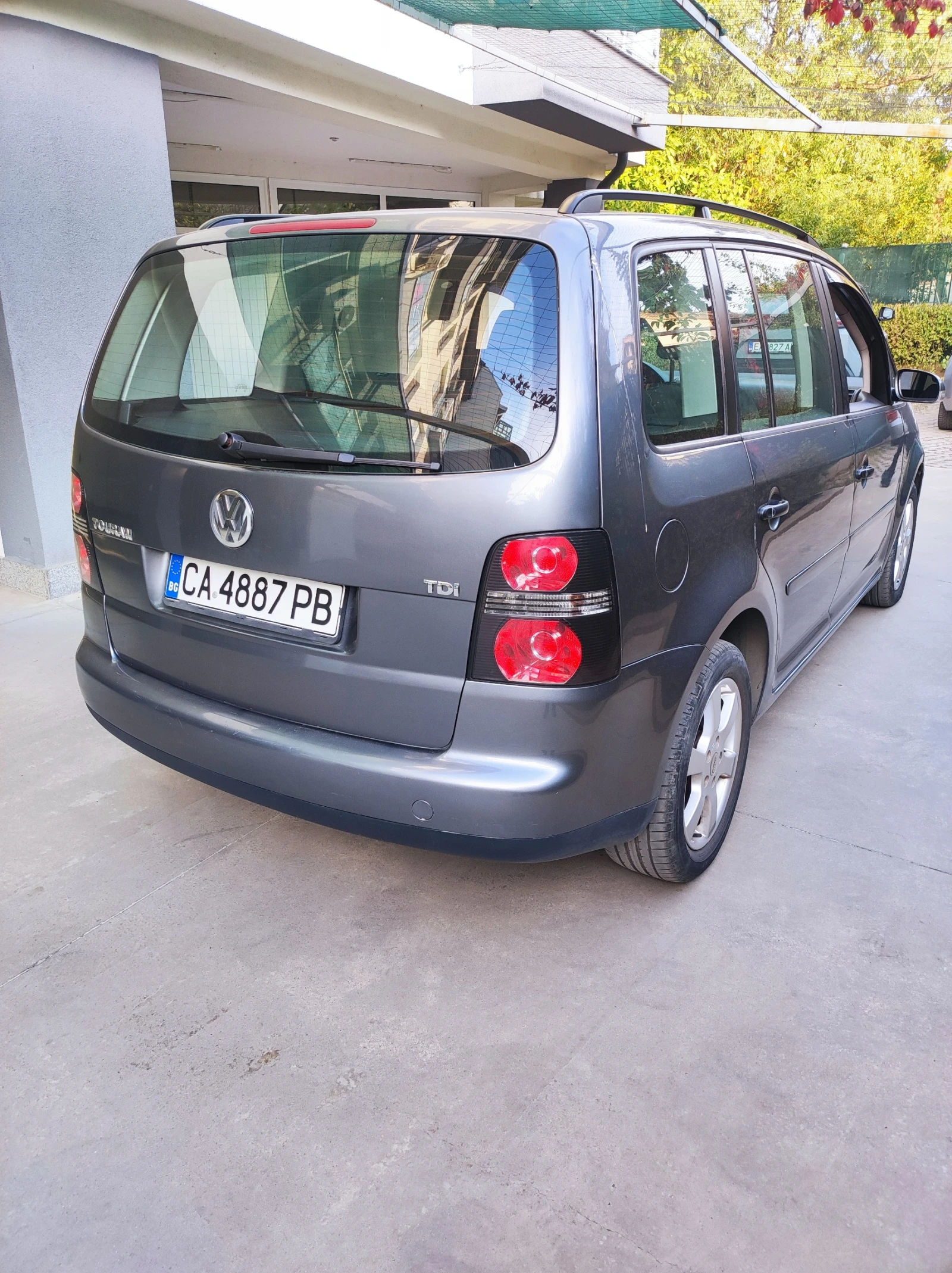 VW Touran 1, 9 TDI, снимка 3 - Автомобили и джипове - 56408013