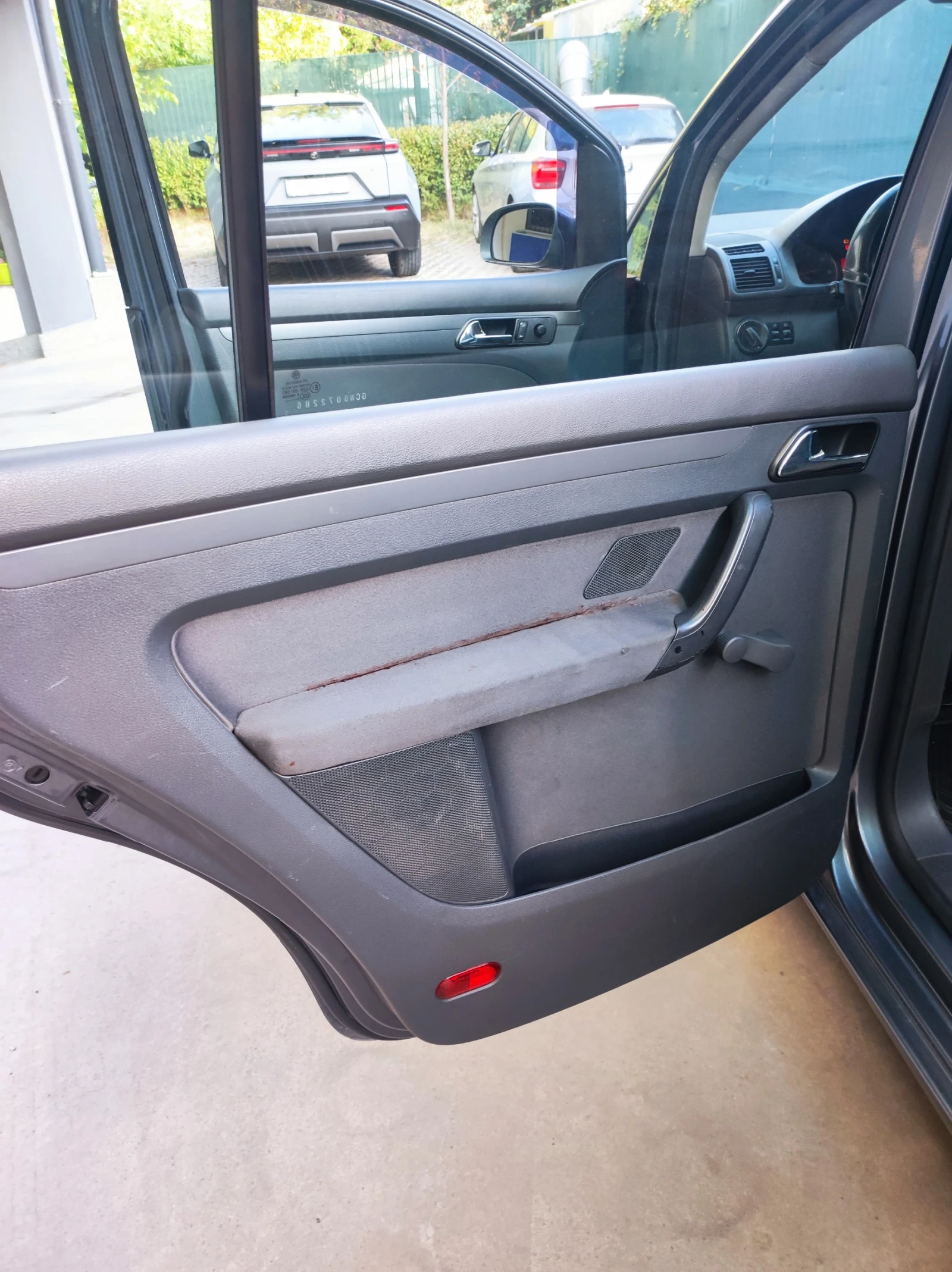 VW Touran 1, 9 TDI, снимка 6 - Автомобили и джипове - 56408013
