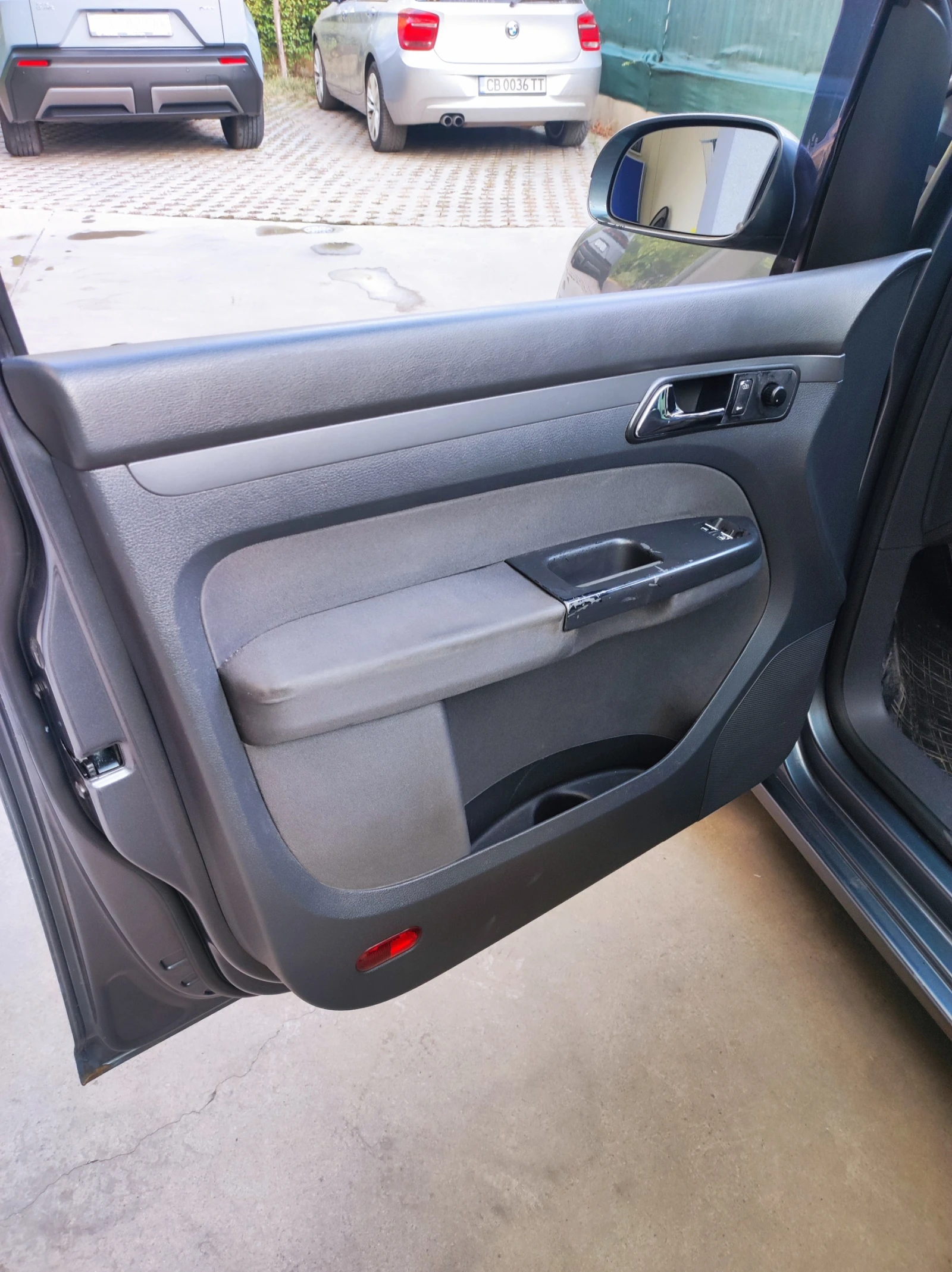 VW Touran 1, 9 TDI, снимка 5 - Автомобили и джипове - 56408013