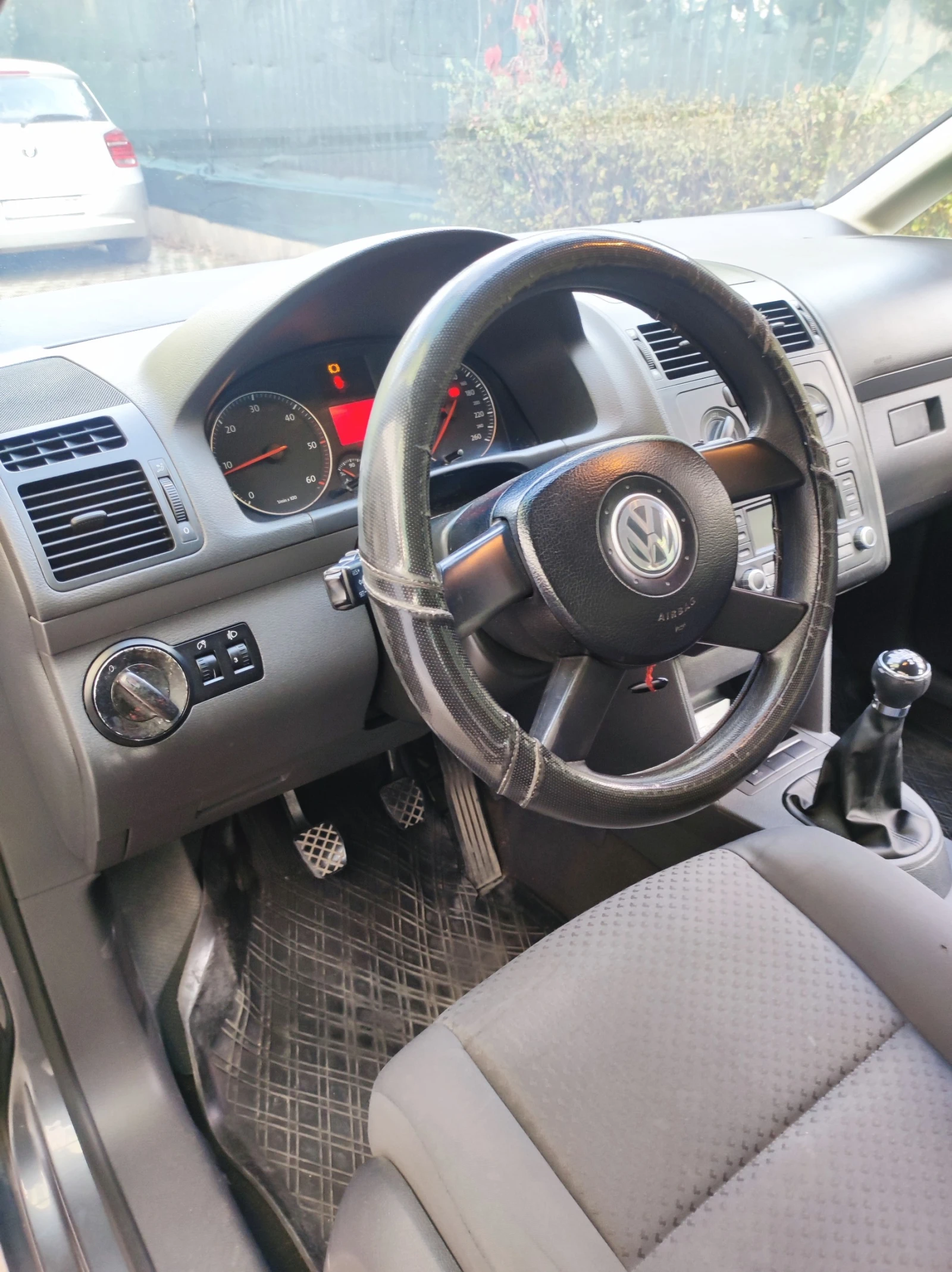 VW Touran 1, 9 TDI, снимка 10 - Автомобили и джипове - 56408013