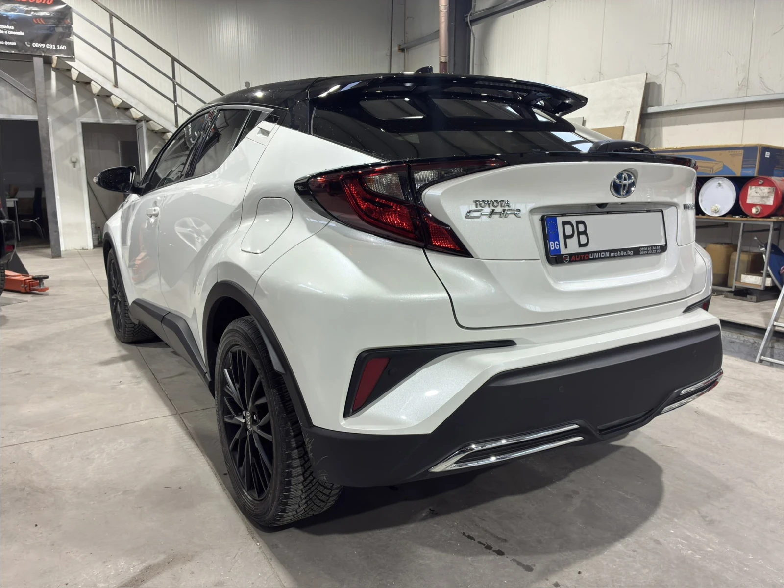 Toyota C-HR 2.0 Hybrid - изображение 6