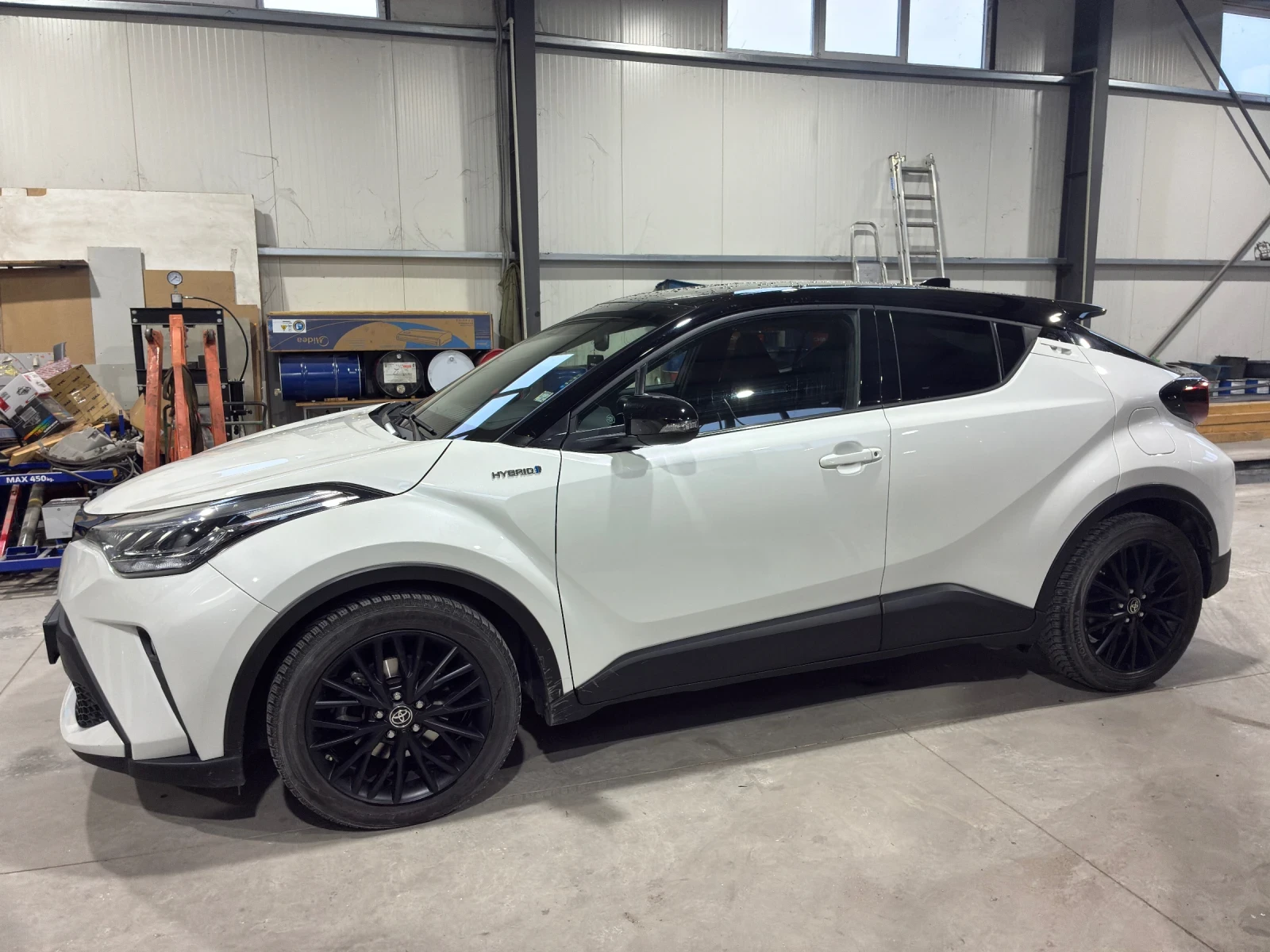 Toyota C-HR 2.0 Hybrid - изображение 7