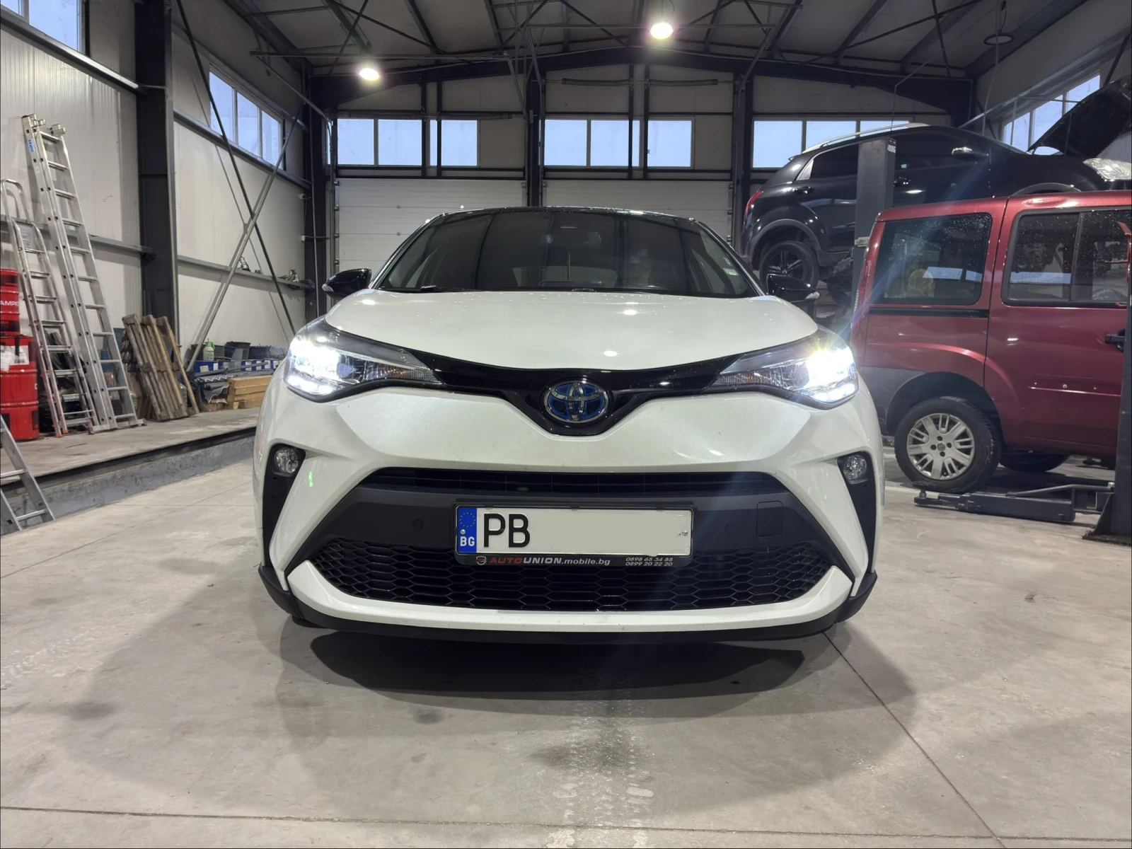 Toyota C-HR 2.0 Hybrid - изображение 9