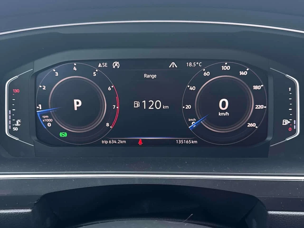 VW Tiguan * Highline * ПАНОРАМА * ОТ ПРЕДСТАВИТЕЛСТВО, снимка 8 - Автомобили и джипове - 54268832