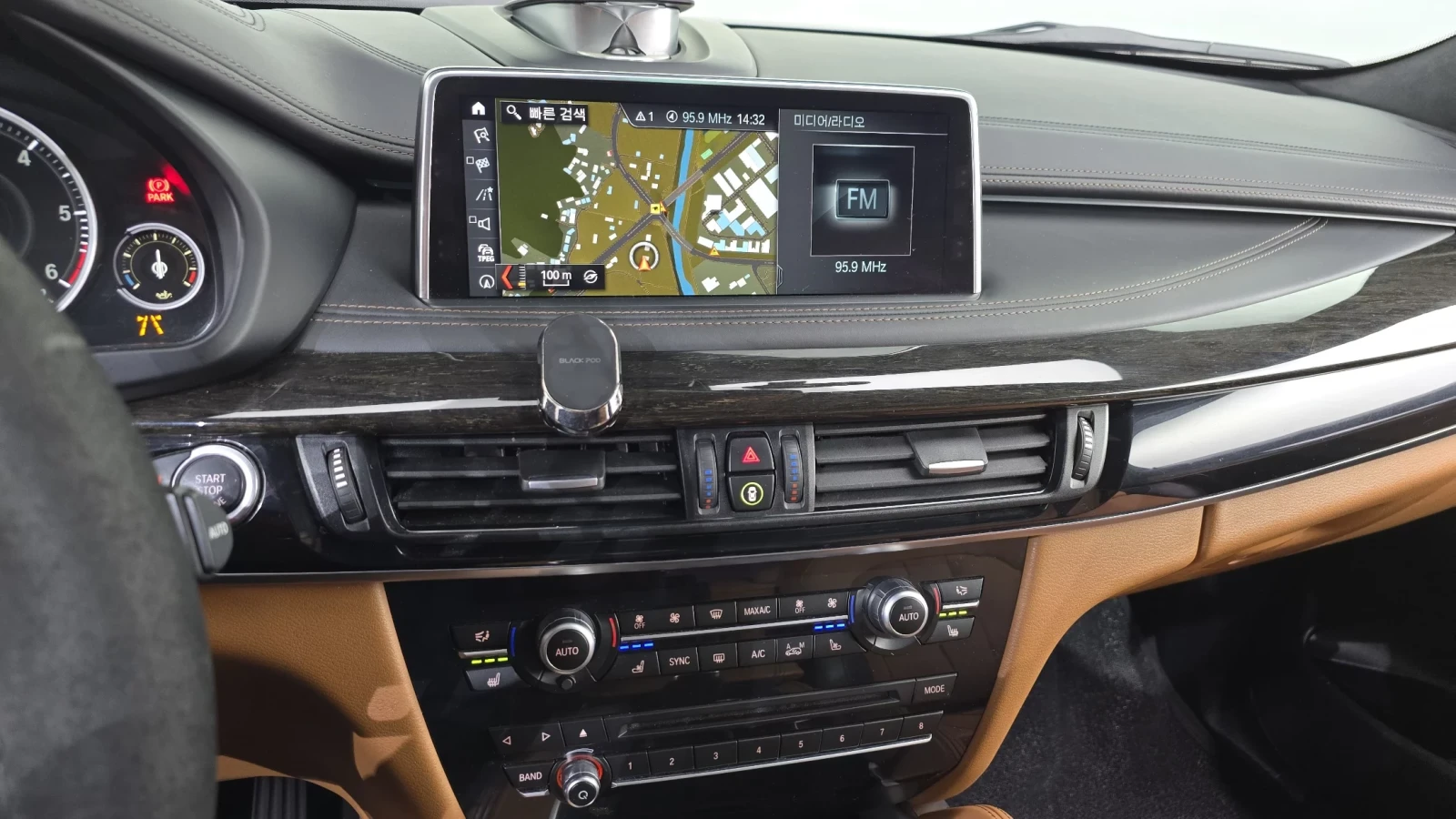 BMW X6 XDRIVE M50D * 4-ТУРБИНИ* FULL * КРАЙНА ЦЕНА* , снимка 11 - Автомобили и джипове - 56124336
