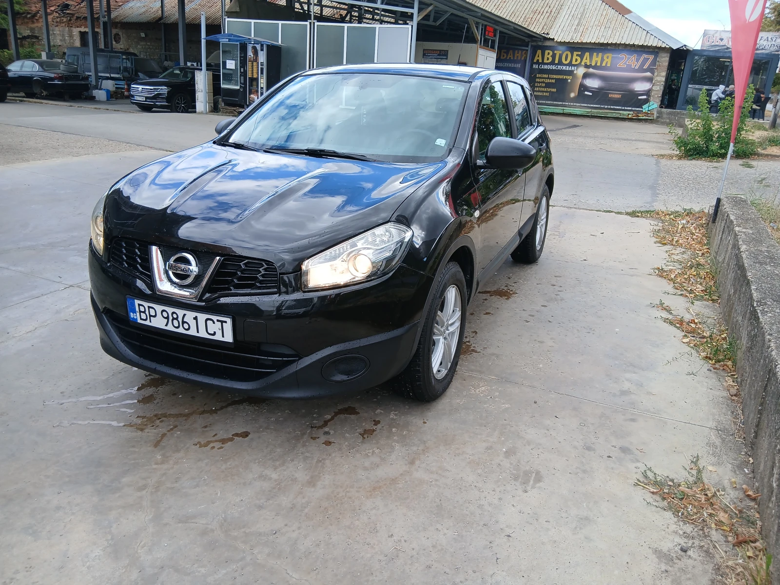 Nissan Qashqai 1.5DCI НОВ ВНОС, ОБСЛУЖЕНА РЕГИСТРИРАНА , снимка 4 - Автомобили и джипове - 56242865