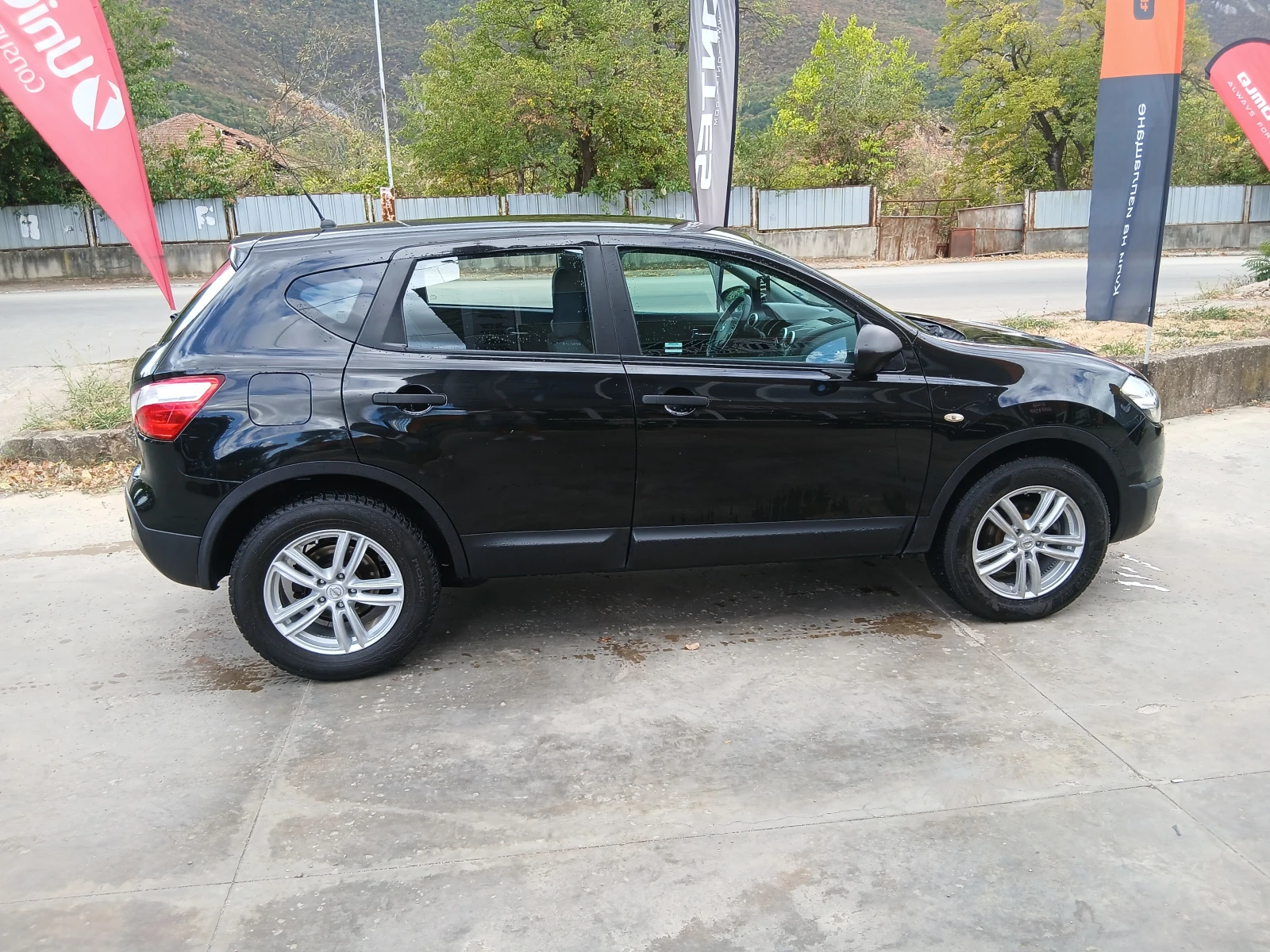 Nissan Qashqai 1.5DCI НОВ ВНОС, ОБСЛУЖЕНА РЕГИСТРИРАНА , снимка 6 - Автомобили и джипове - 56242865