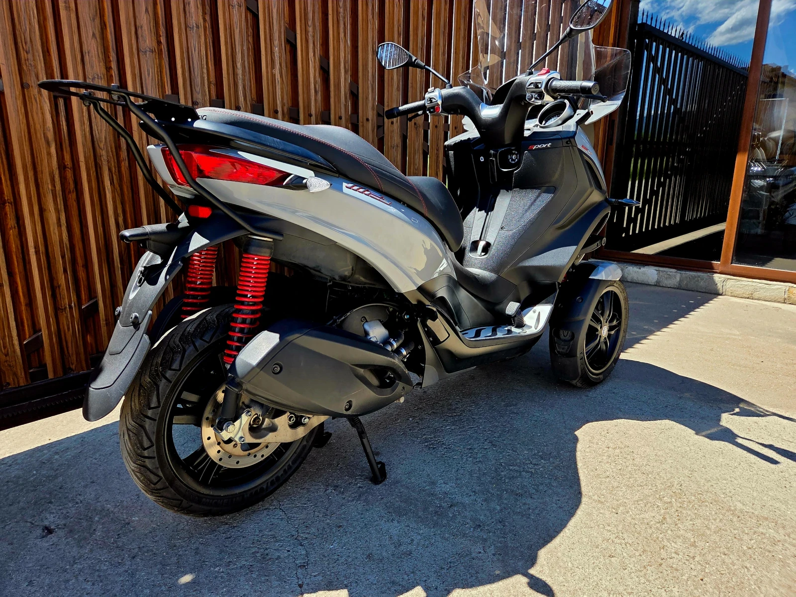 Piaggio Mp3 300i, ABS, TC, SPORT, LT, УНИКАТ!!!, снимка 11 - Мотоциклети и мототехника - 54917269