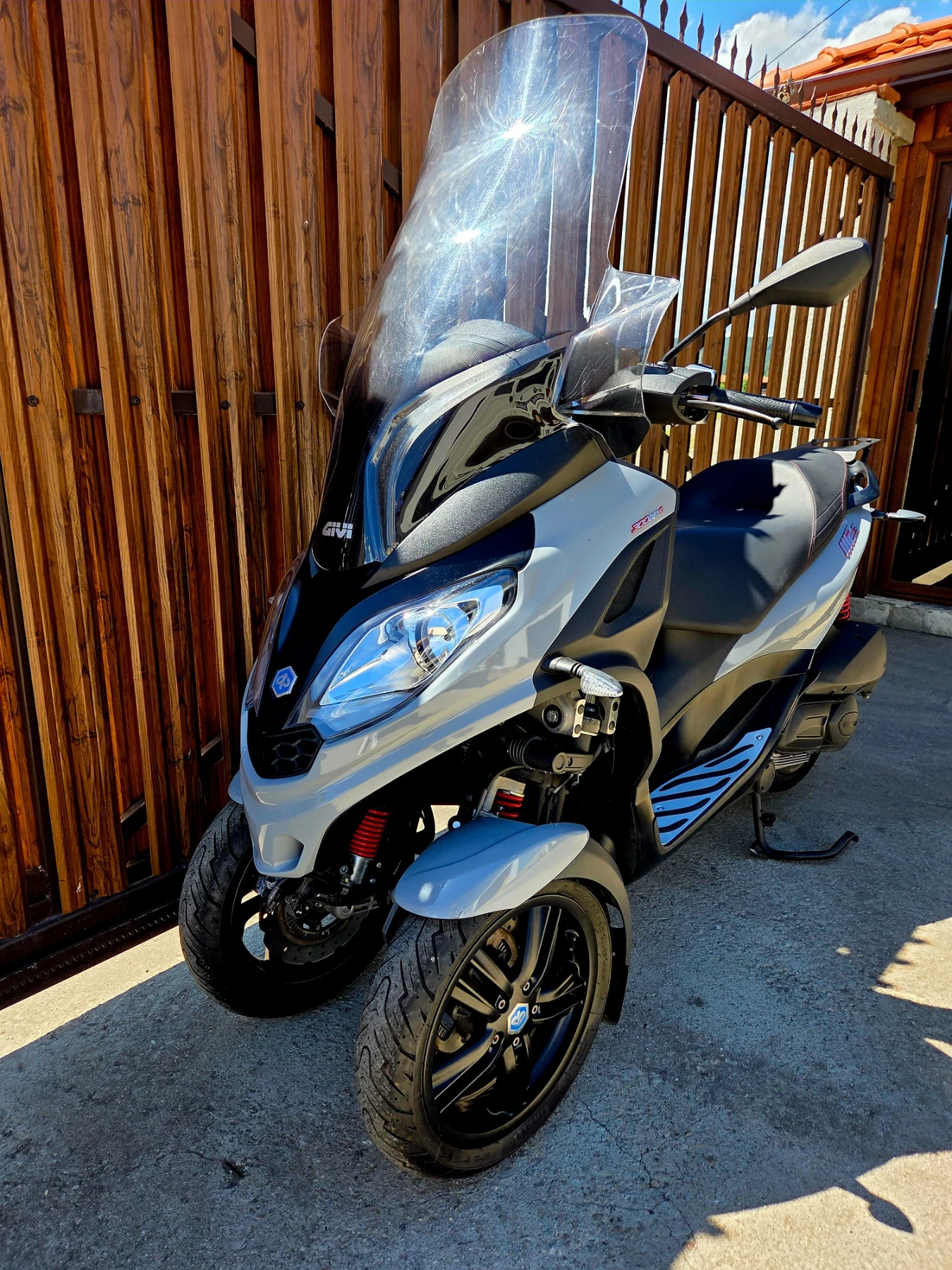Piaggio Mp3 300i, ABS, TC, SPORT, LT, УНИКАТ!!!, снимка 7 - Мотоциклети и мототехника - 54917269