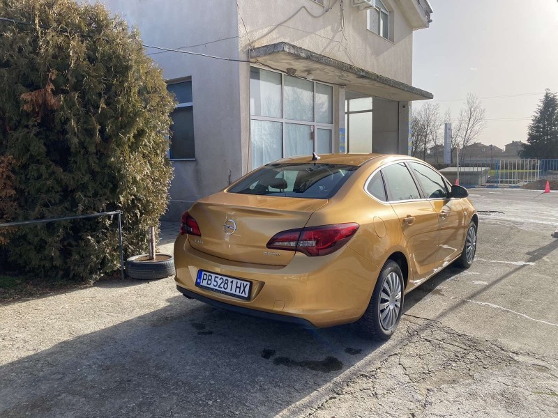Opel Astra, снимка 4 - Автомобили и джипове - 41996694