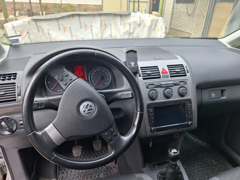 VW Touran, снимка 11 - Автомобили и джипове - 48824314