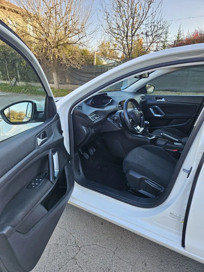 Peugeot 308 1.5 HDI AddBlue Digital Cockpit, снимка 8 - Автомобили и джипове - 47907064