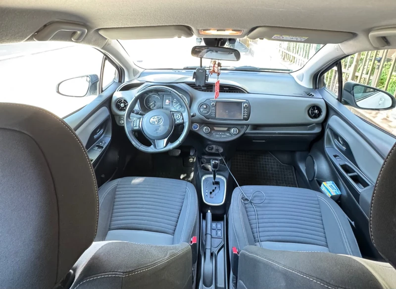 Toyota Yaris Toyota Yaris 1.5 VVT-i (100 Hp) Hybrid e-CVT, снимка 7 - Автомобили и джипове - 51065724