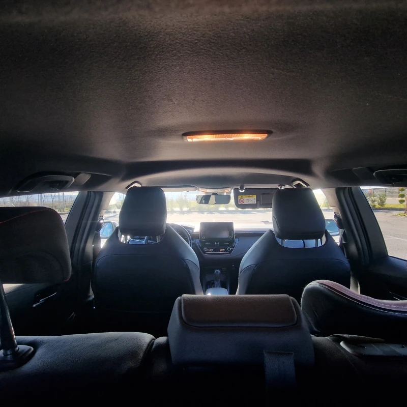 Toyota Corolla Туринг спорт, снимка 7 - Автомобили и джипове - 52922761