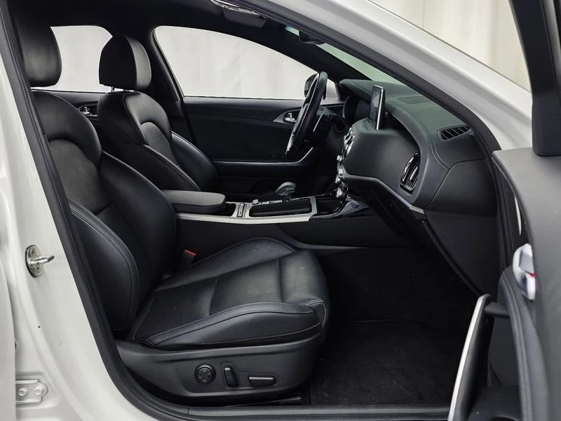 Kia Stinger 2.0 Automatic, снимка 11 - Автомобили и джипове - 55880054