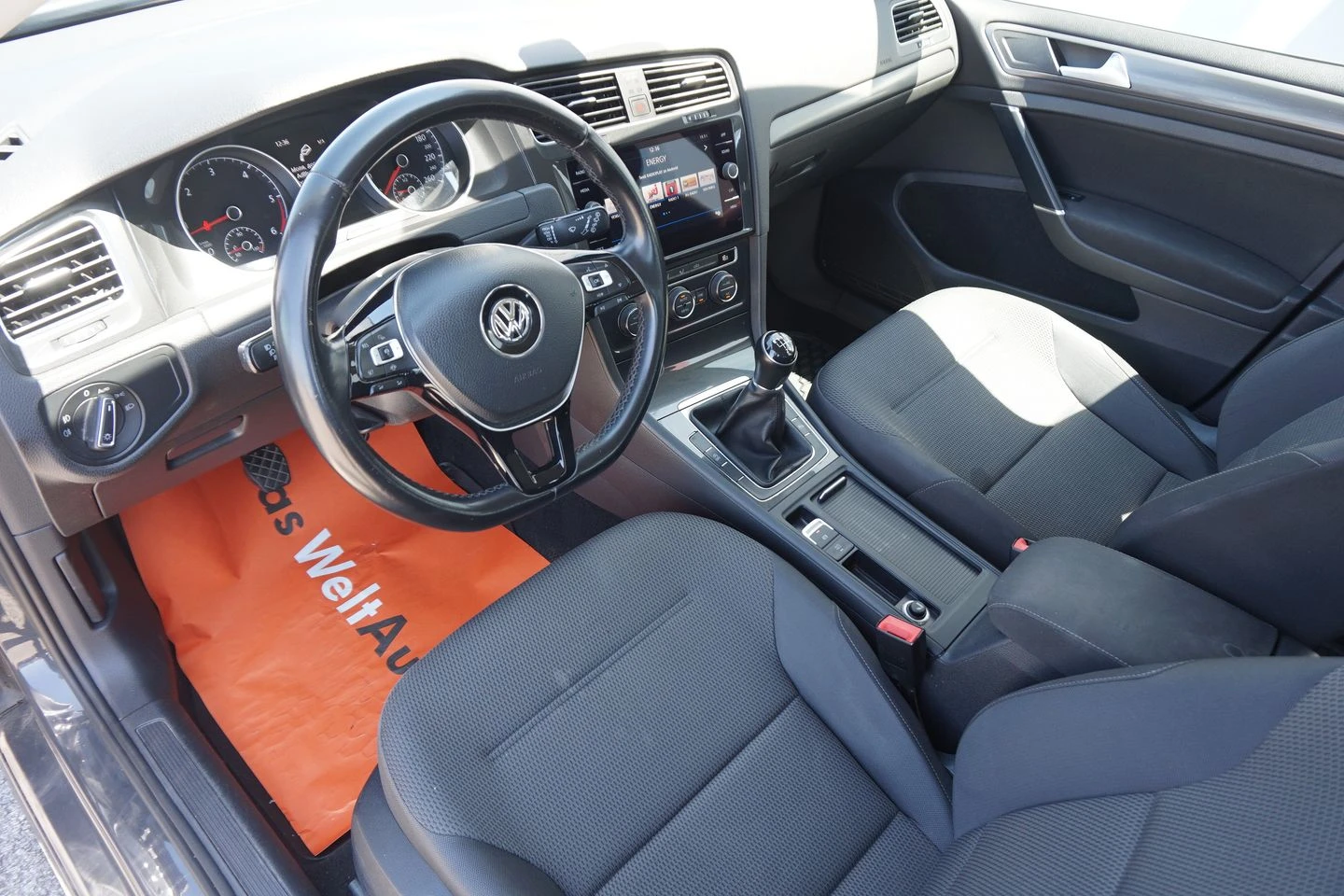 VW Golf Variant Comfortline 1.6TDI BMT - изображение 4