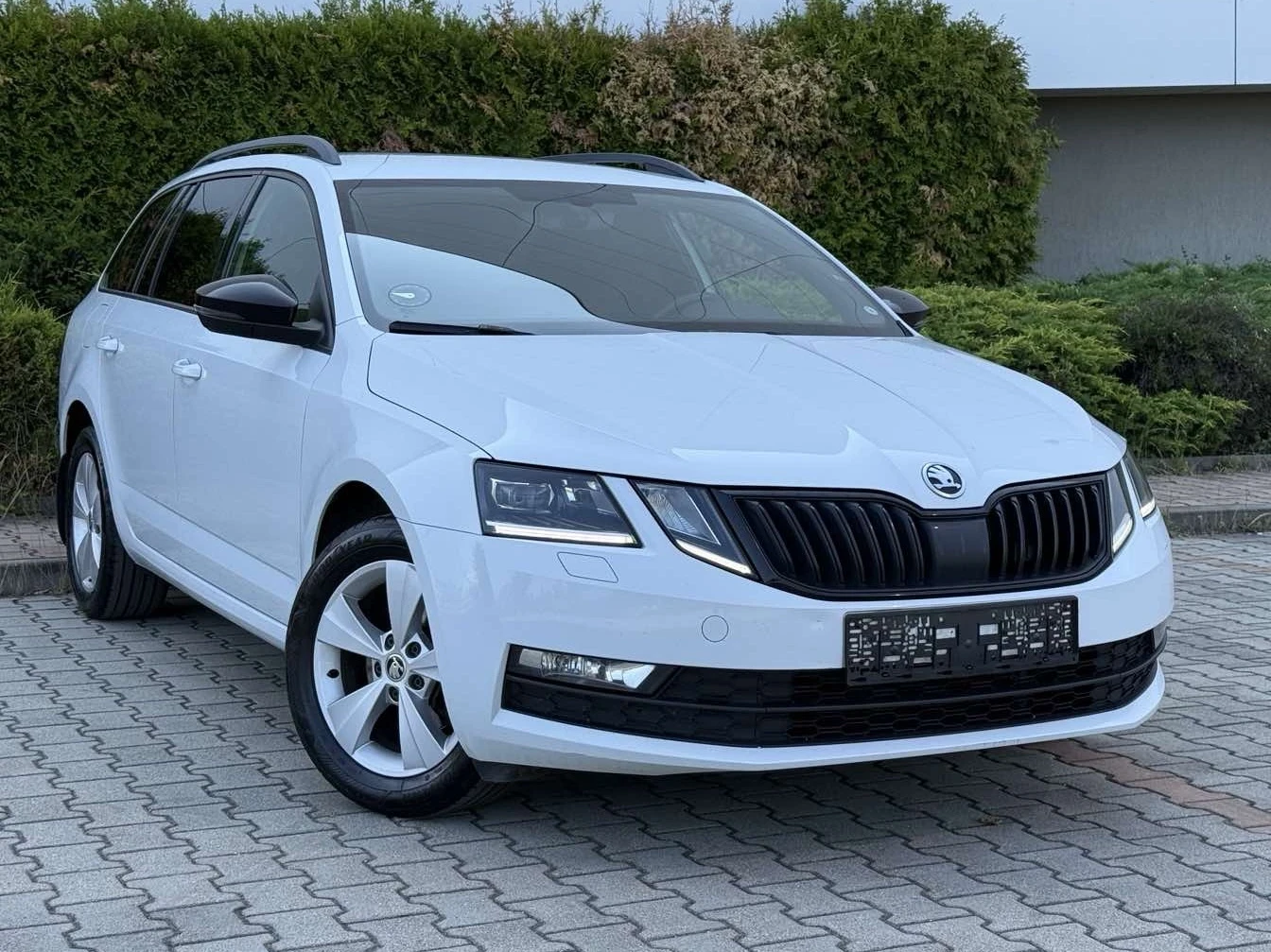 Skoda Octavia black optics/DISTRONIC/ FUL LED!!! - изображение 2