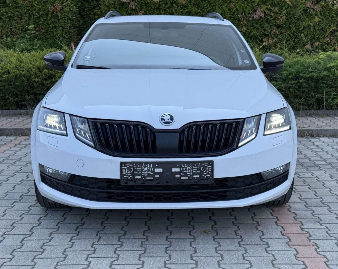 Skoda Octavia black optics/DISTRONIC/ FUL LED!!! - изображение 3