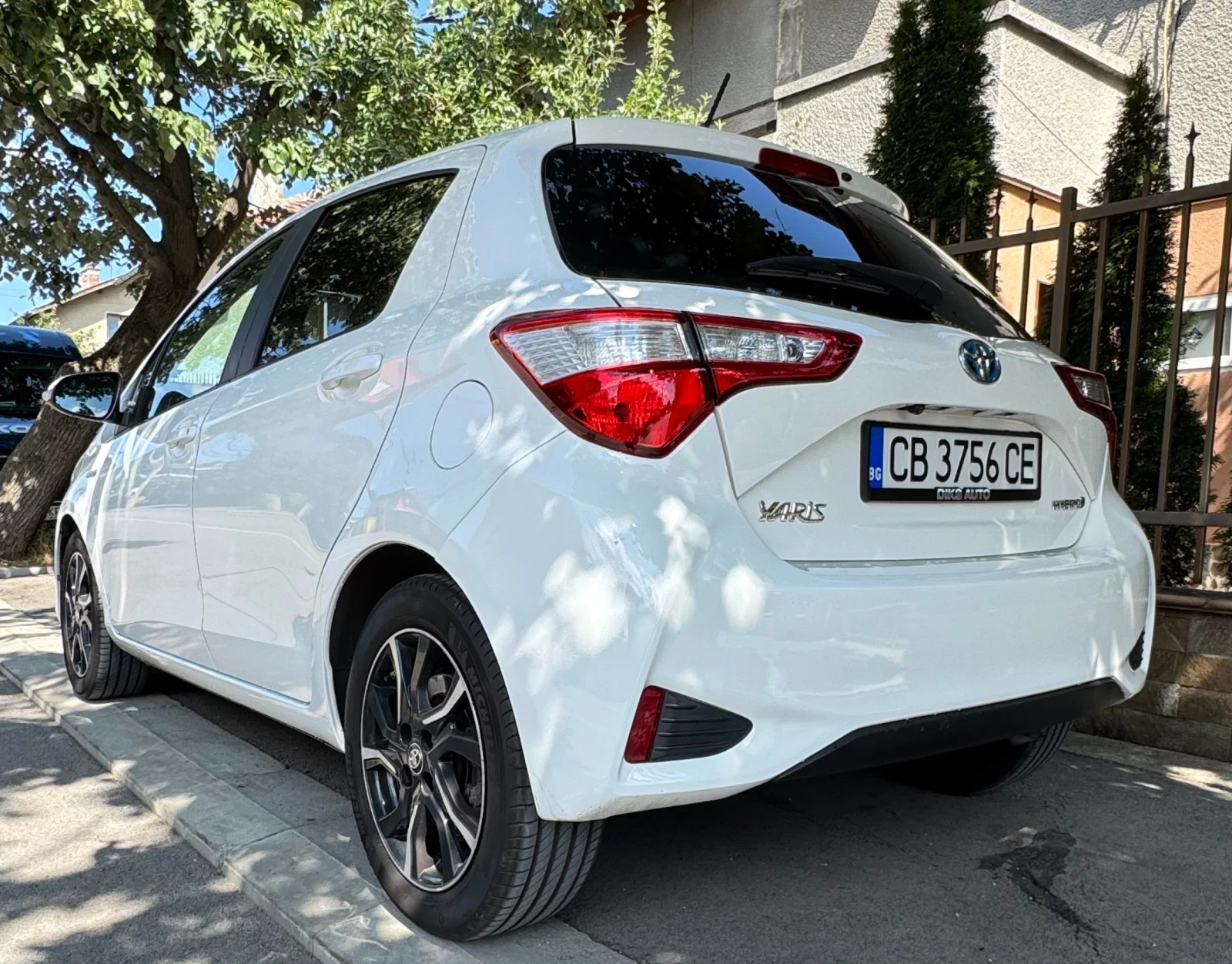 Toyota Yaris Toyota Yaris 1.5 VVT-i (100 Hp) Hybrid e-CVT - изображение 5
