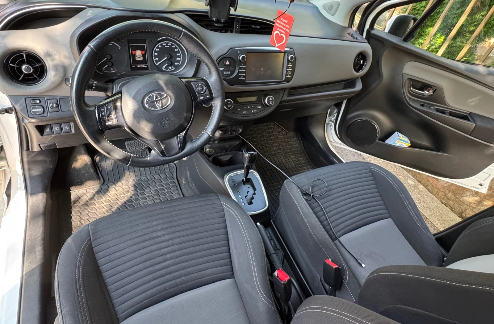 Toyota Yaris Toyota Yaris 1.5 VVT-i (100 Hp) Hybrid e-CVT - изображение 6