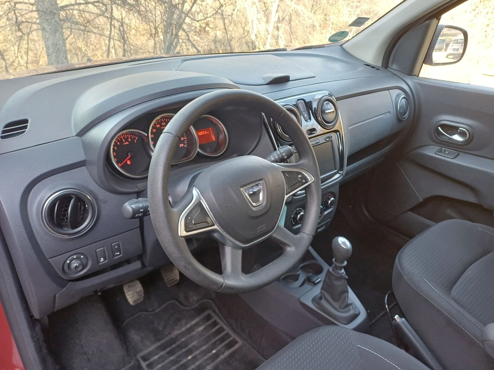 Dacia Lodgy 1.3 131ps 7места, снимка 7 - Автомобили и джипове - 54072029