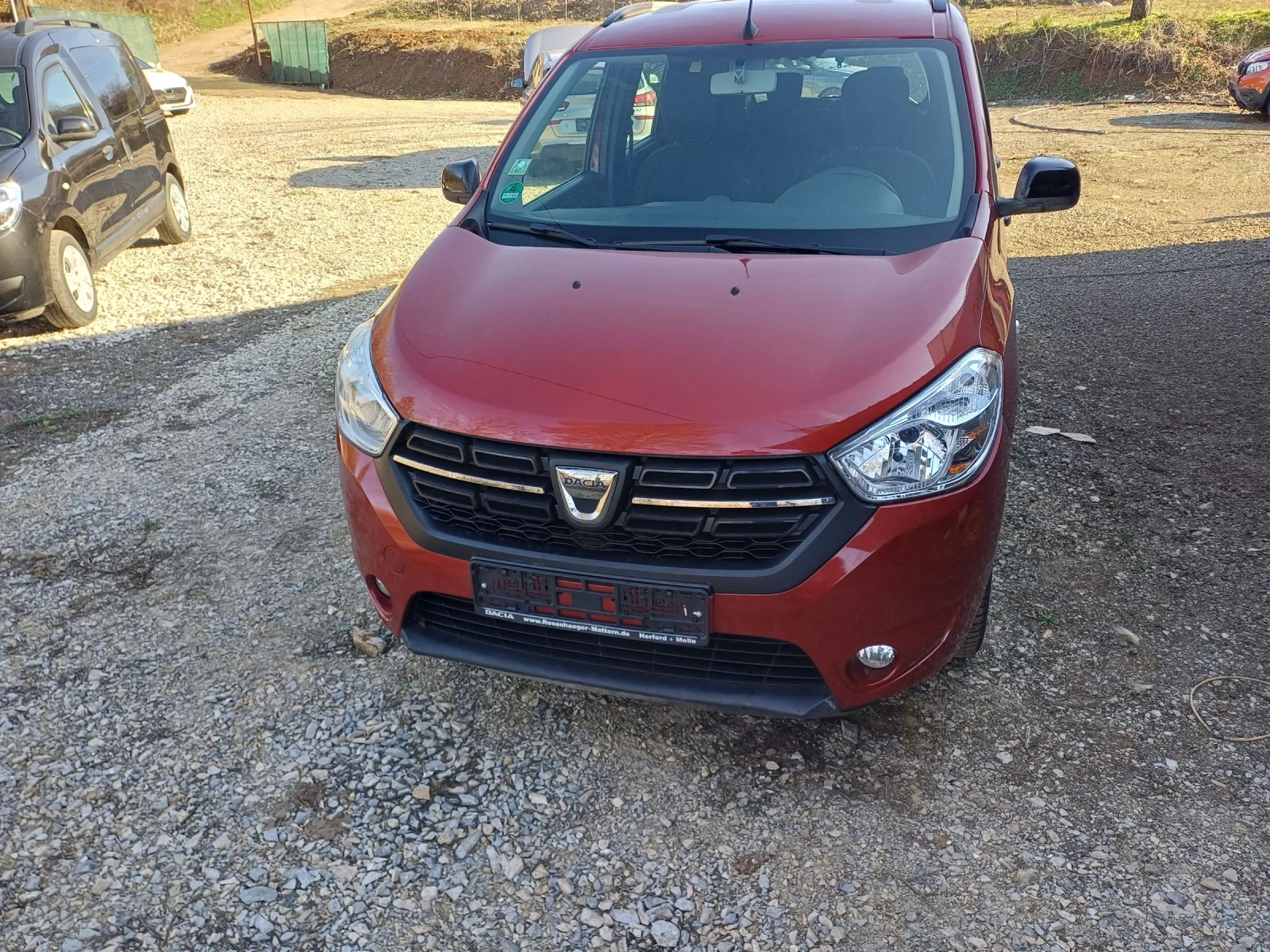 Dacia Lodgy 1.3 131ps 7места, снимка 8 - Автомобили и джипове - 54072029