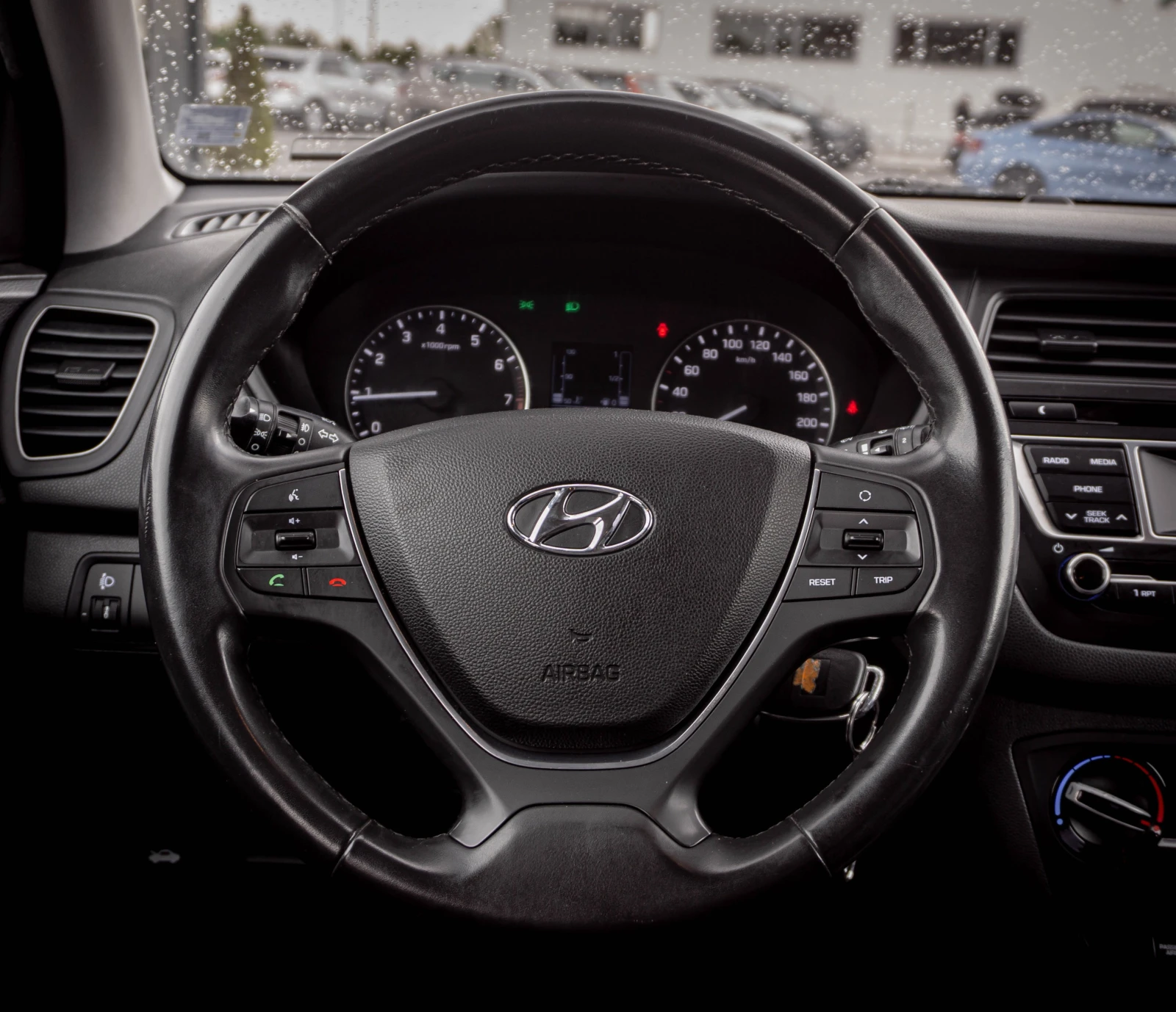 Hyundai I20 1.4 бензин 100к.с.| 100 000км от Хюндай!, снимка 9 - Автомобили и джипове - 54448509