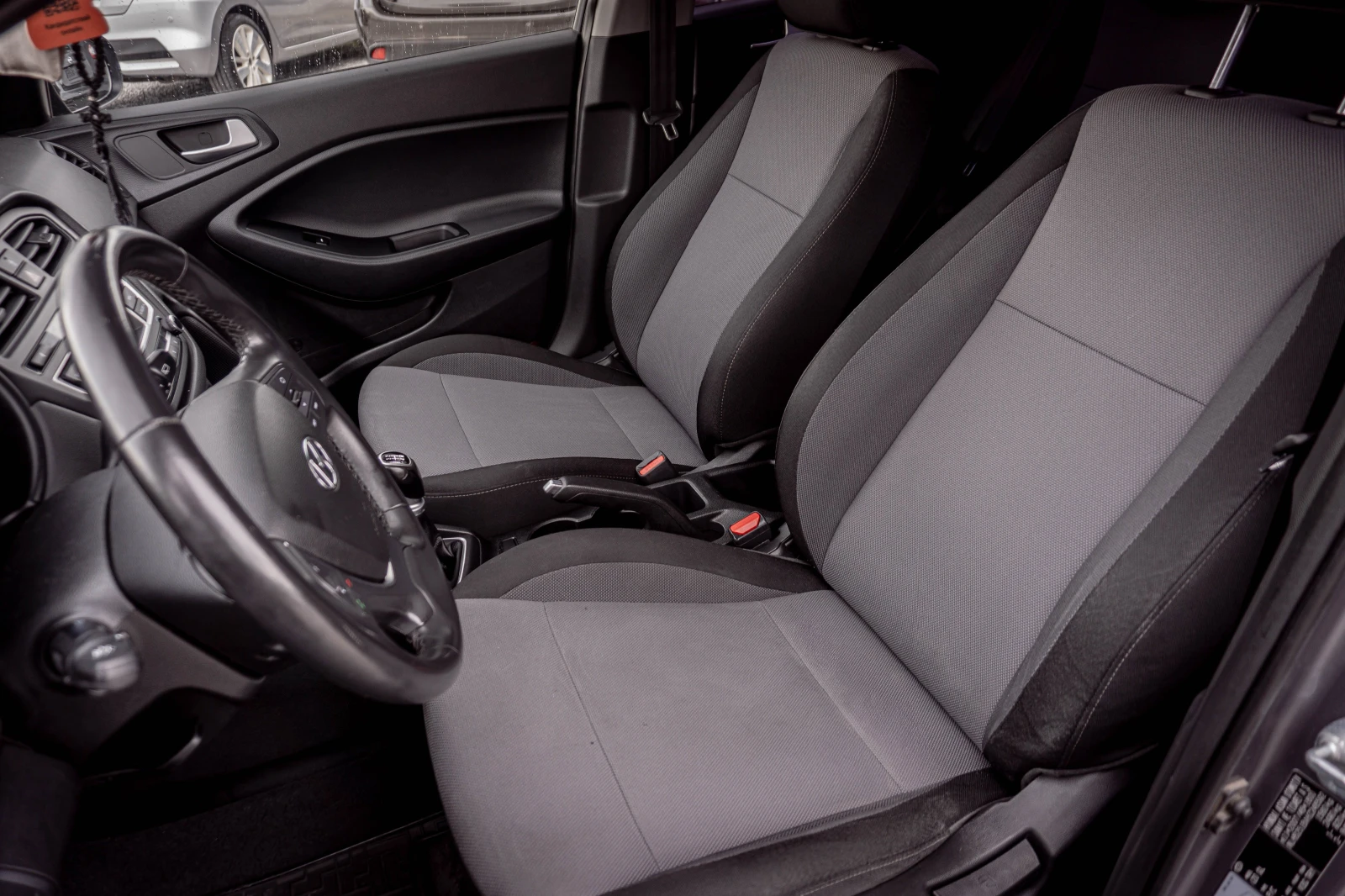 Hyundai I20 1.4 бензин 100к.с.| 100 000км от Хюндай!, снимка 12 - Автомобили и джипове - 54448509