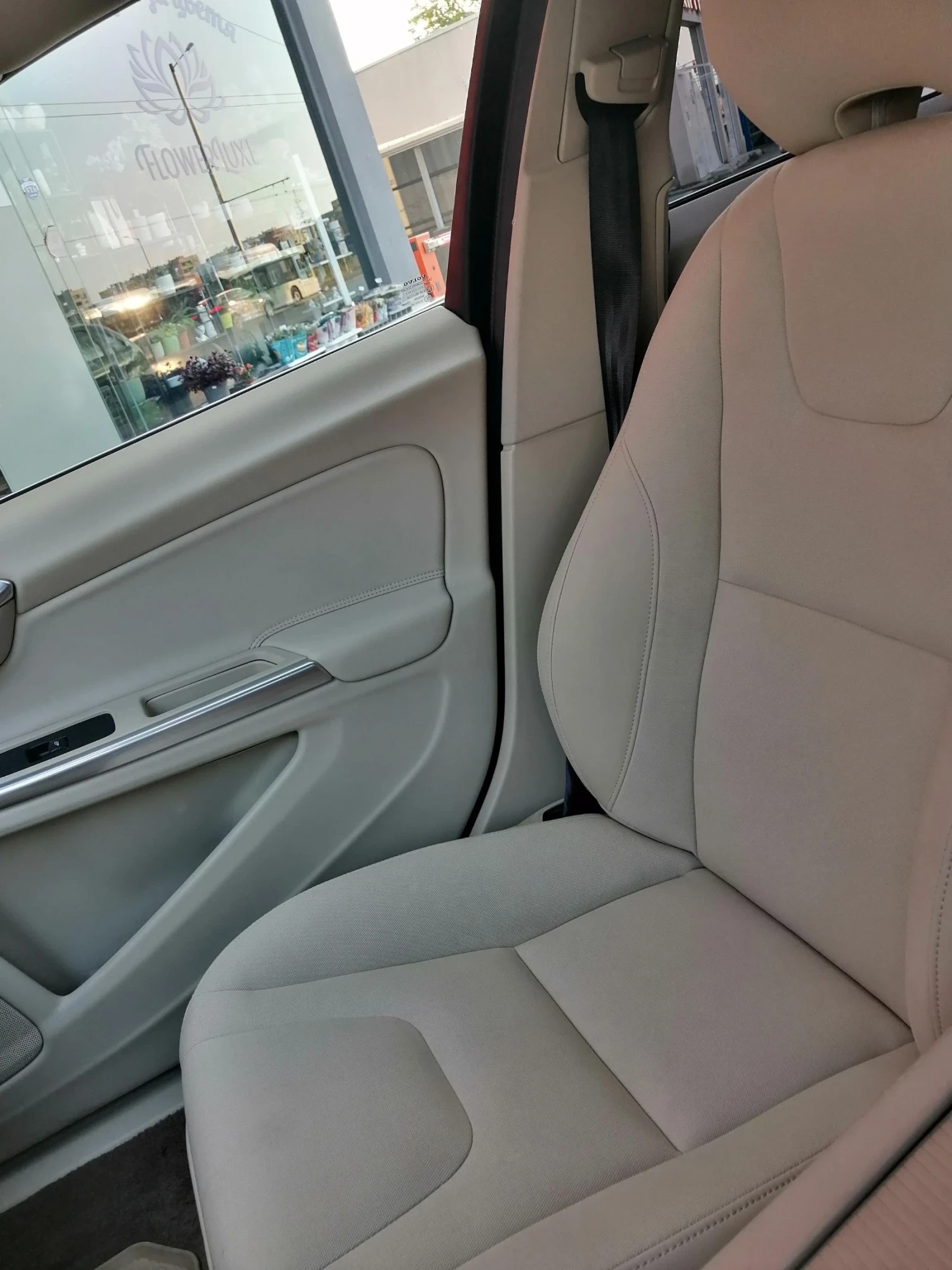 Volvo S60 2.0Т, снимка 12 - Автомобили и джипове - 54721456