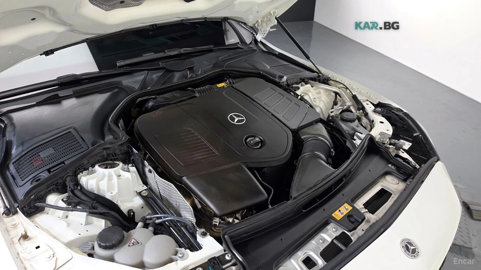 Mercedes-Benz C 300 4MATIC* AMG-LINE* FULL-ASSISTS* PANOROOF* , снимка 17 - Автомобили и джипове - 54854008