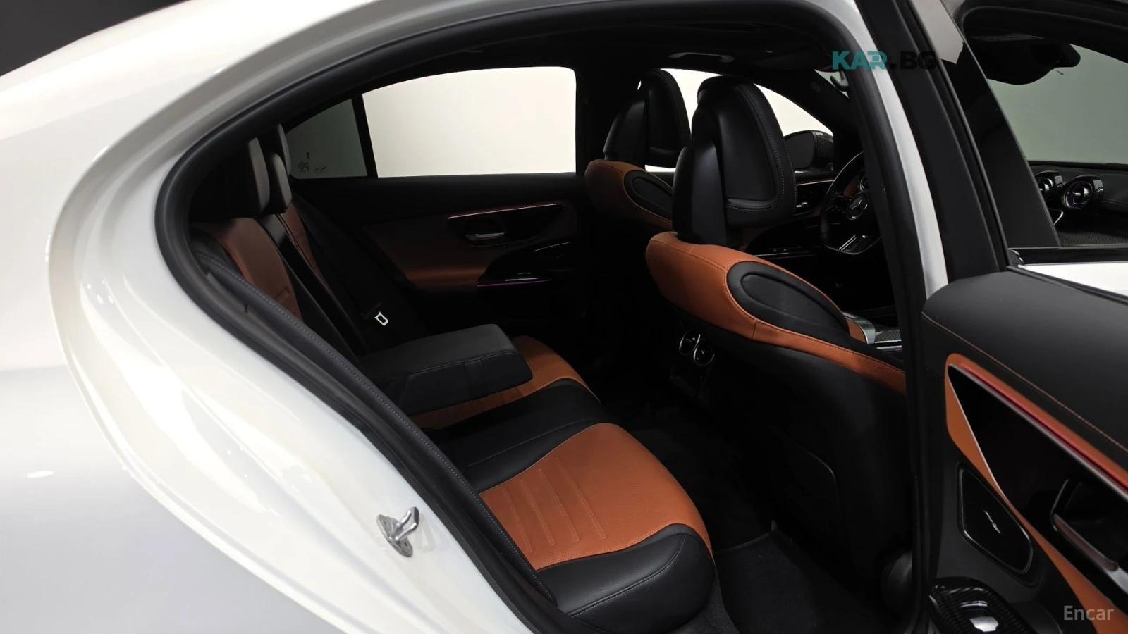 Mercedes-Benz C 300 4MATIC* AMG-LINE* FULL-ASSISTS* PANOROOF* , снимка 16 - Автомобили и джипове - 54854008