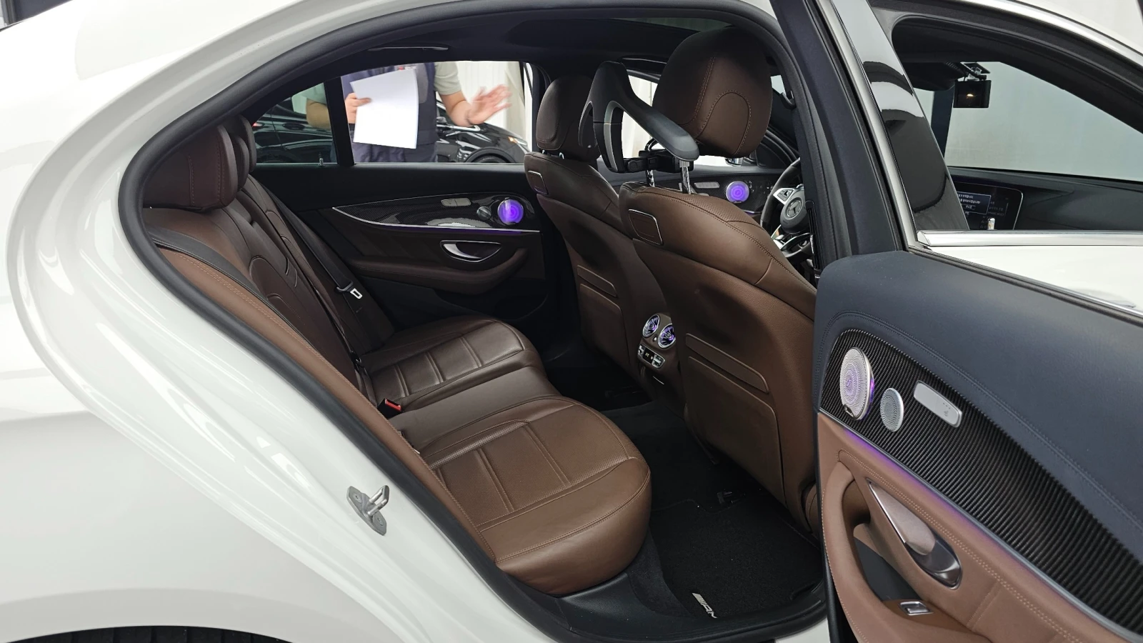 Mercedes-Benz E 63 AMG 4MATIC+ * FULL, снимка 10 - Автомобили и джипове - 55405858