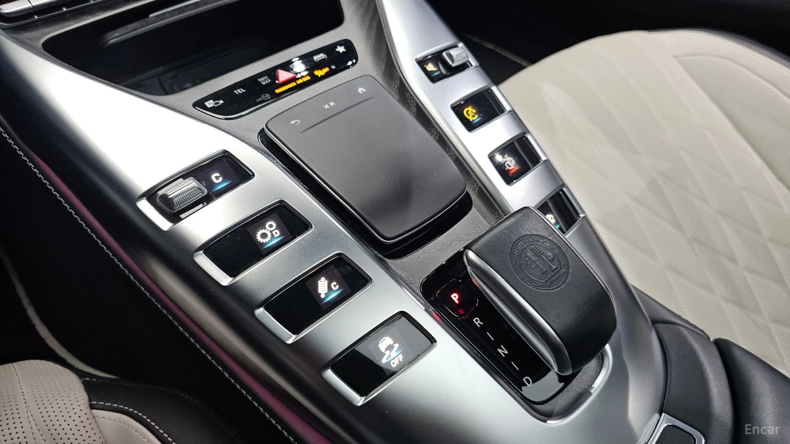 Mercedes-Benz AMG GT 43* 4MATIC+ * SPECIAL EDITION* 360* HUD* BURMESTER, снимка 9 - Автомобили и джипове - 55485614