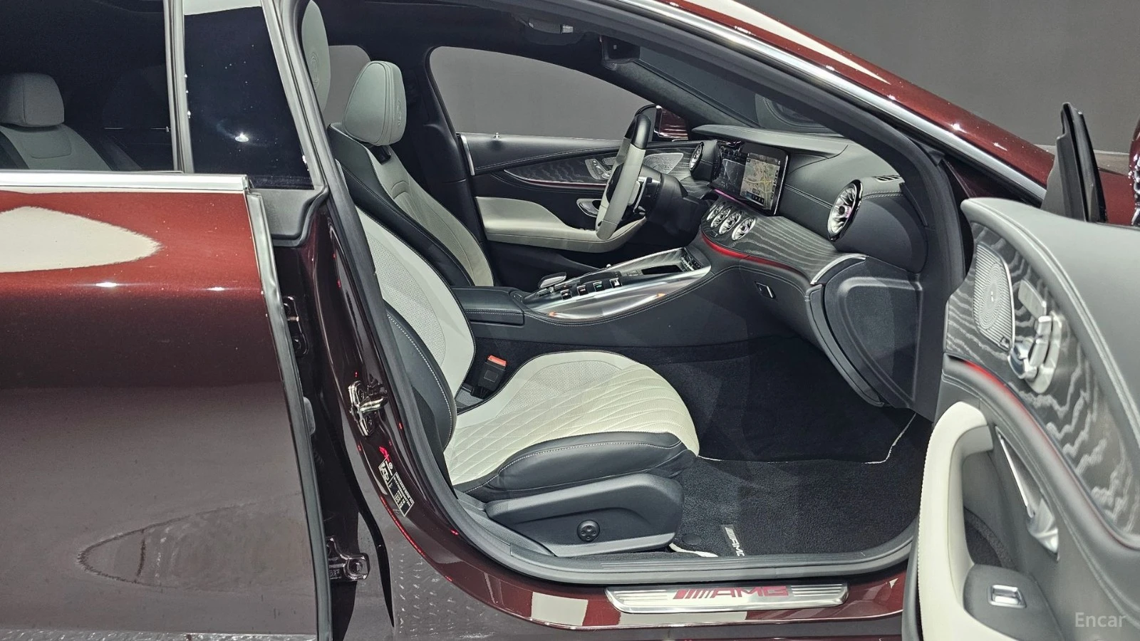 Mercedes-Benz AMG GT 43* 4MATIC+ * SPECIAL EDITION* 360* HUD* BURMESTER, снимка 17 - Автомобили и джипове - 55485614