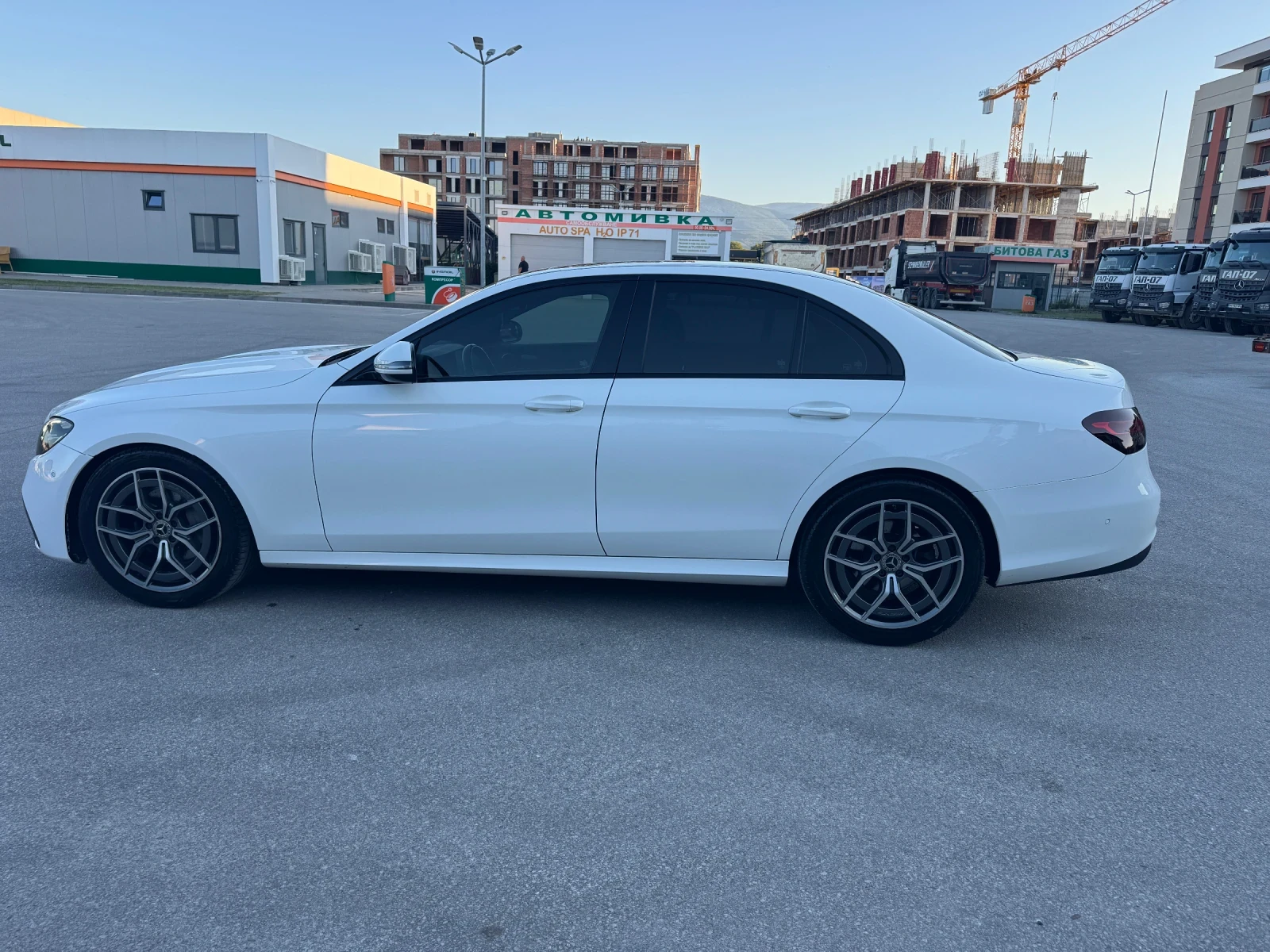 Mercedes-Benz E 220, снимка 3 - Автомобили и джипове - 55513729