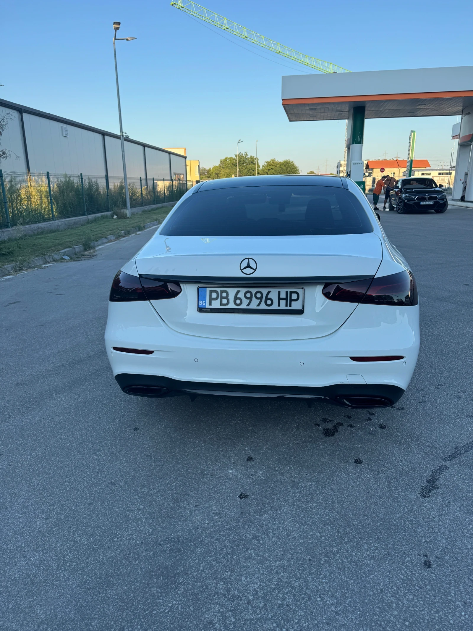 Mercedes-Benz E 220, снимка 4 - Автомобили и джипове - 55513729
