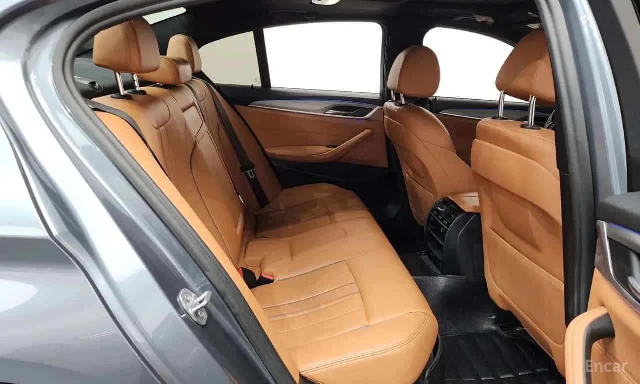 BMW 530 * 530i M Sport Package * ЦЕНА ДО БГ, снимка 12 - Автомобили и джипове - 55578009